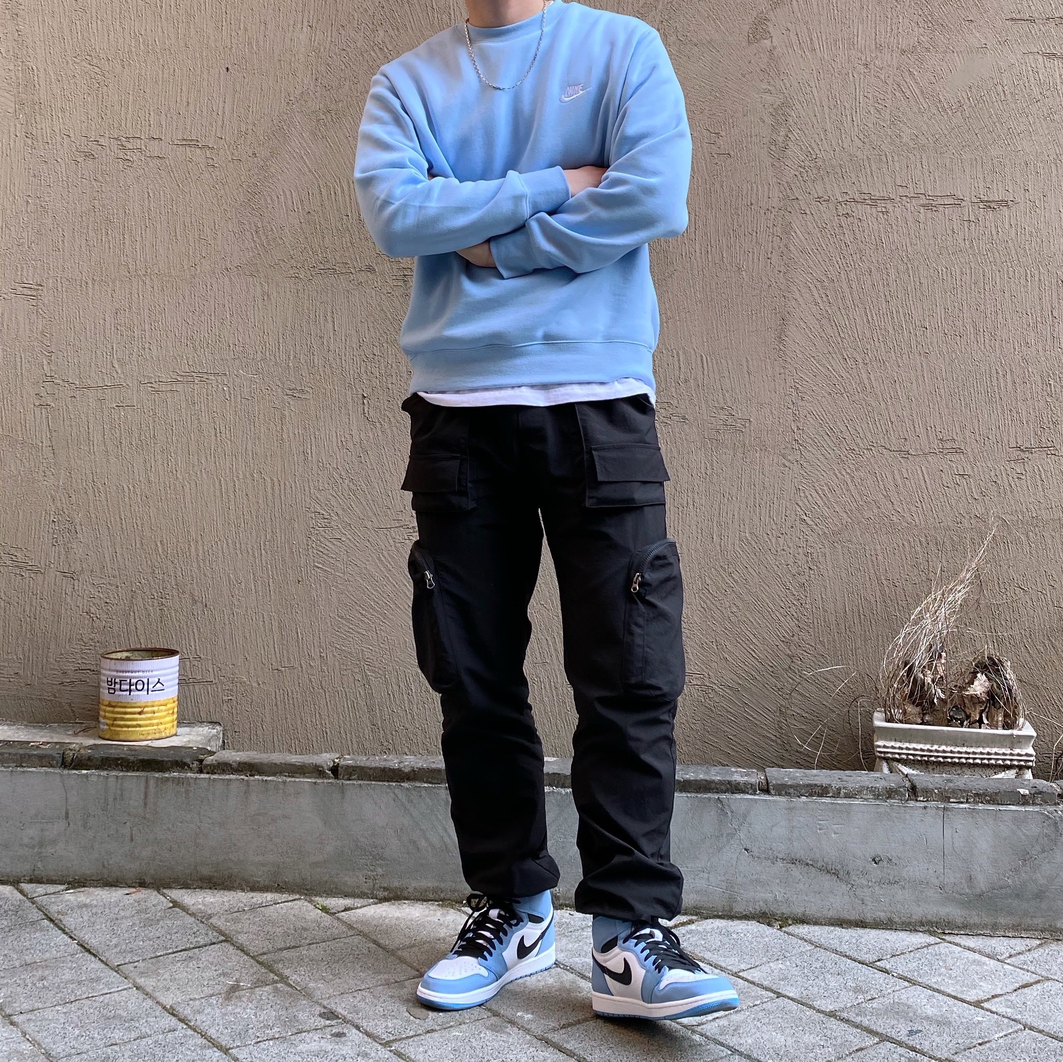 Jordan 1 Retro High OG University Blue 착용 스타일 - 2