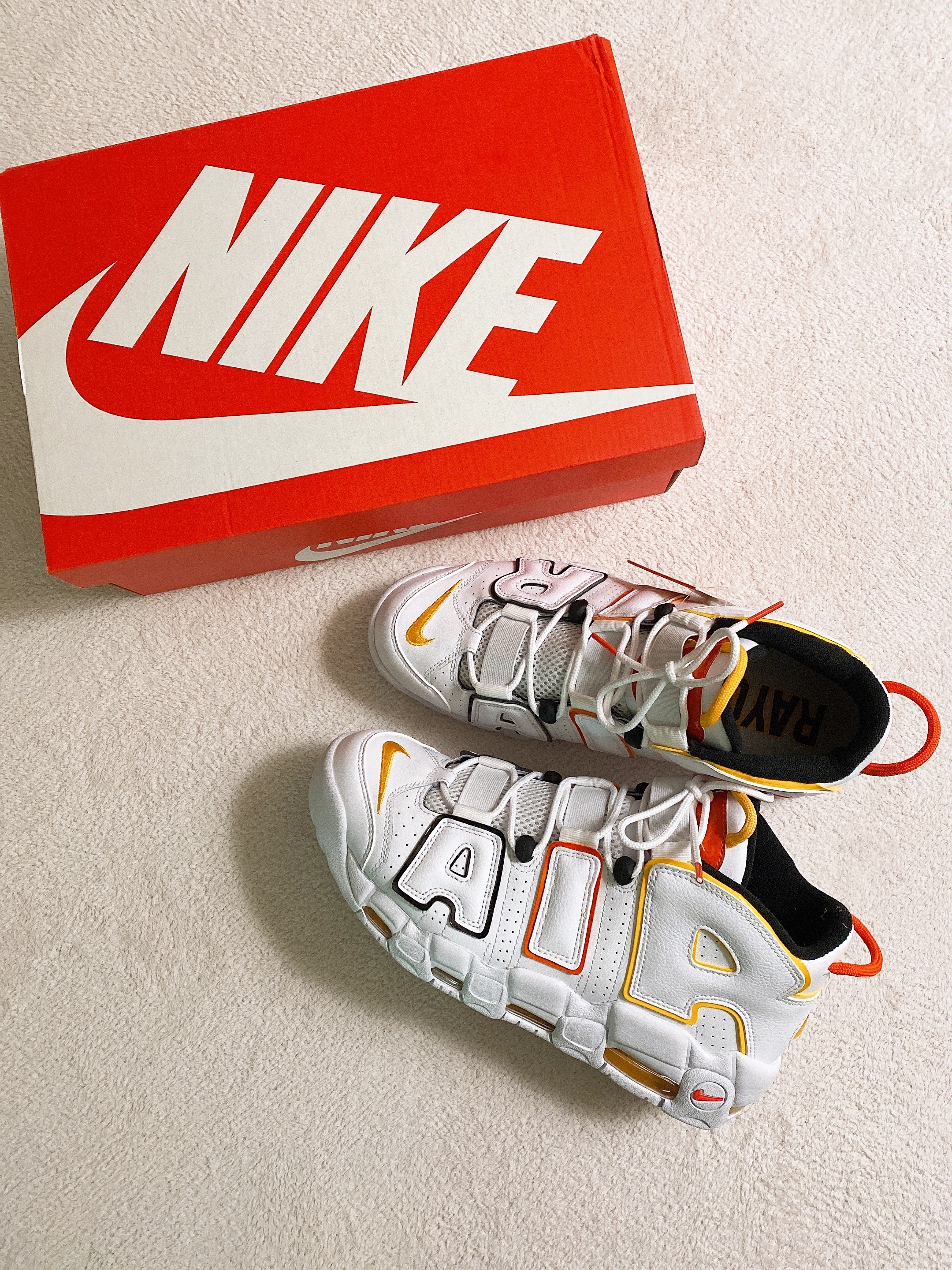 Nike Air More Uptempo Rayguns 착용 스타일