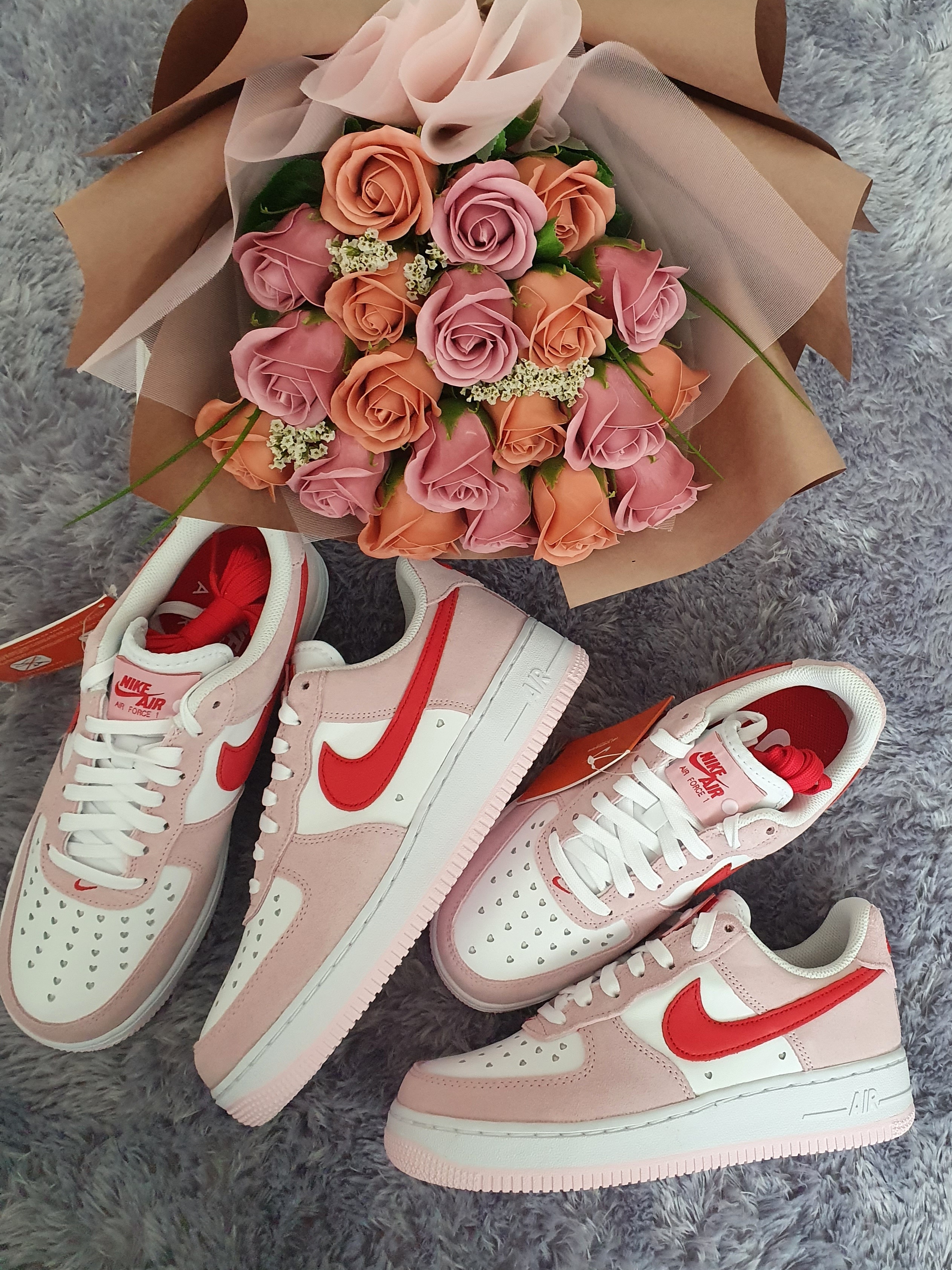 Nike Air Force 1 '07 QS Valentine's Day 착용 스타일
