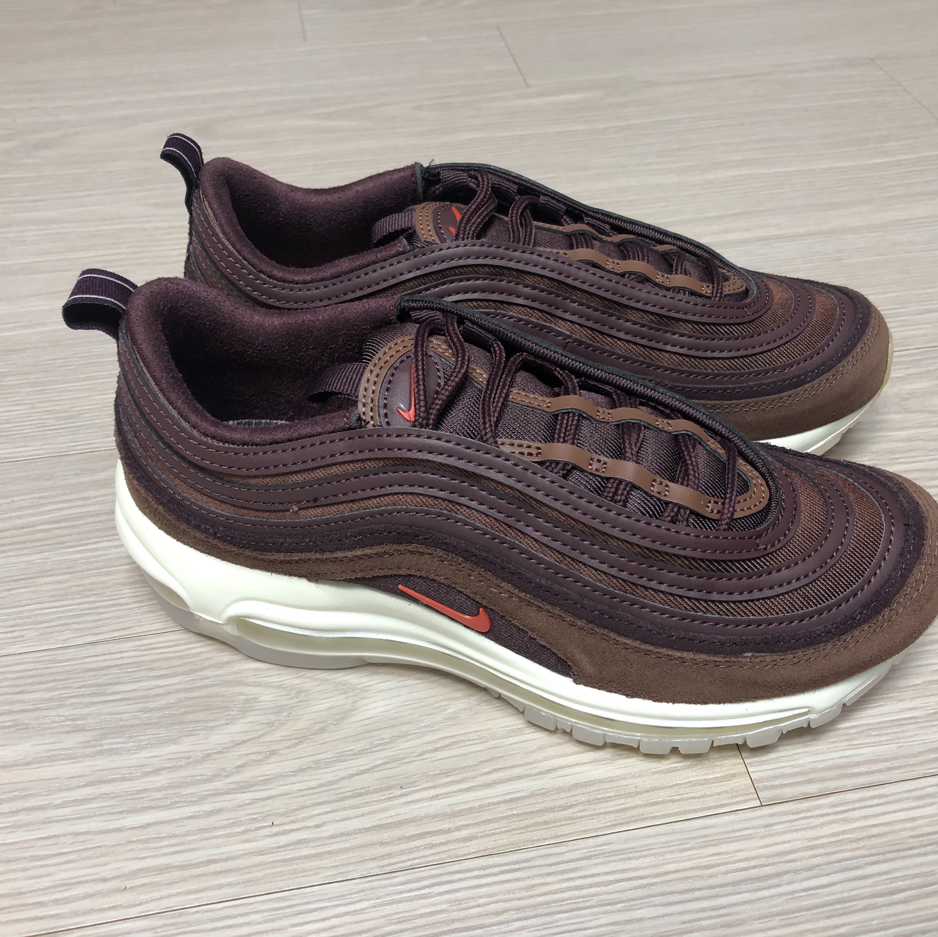 (W) Nike Air Max 97 SE Coffee 착용 스타일