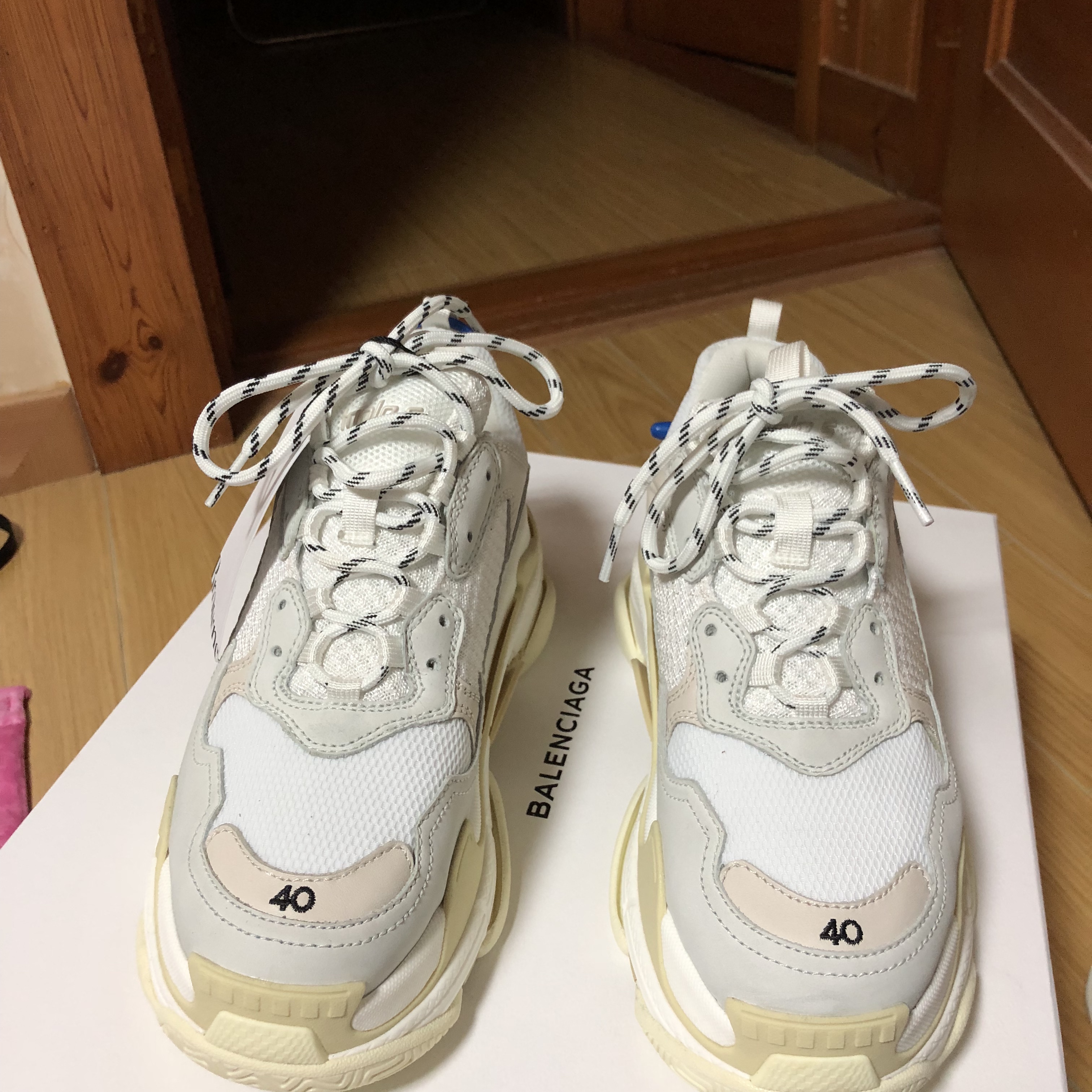 Balenciaga Triple S White 2018, Supreme x Stone Island Corduroy Pants Black - 20FW 착용 스타일 - 2