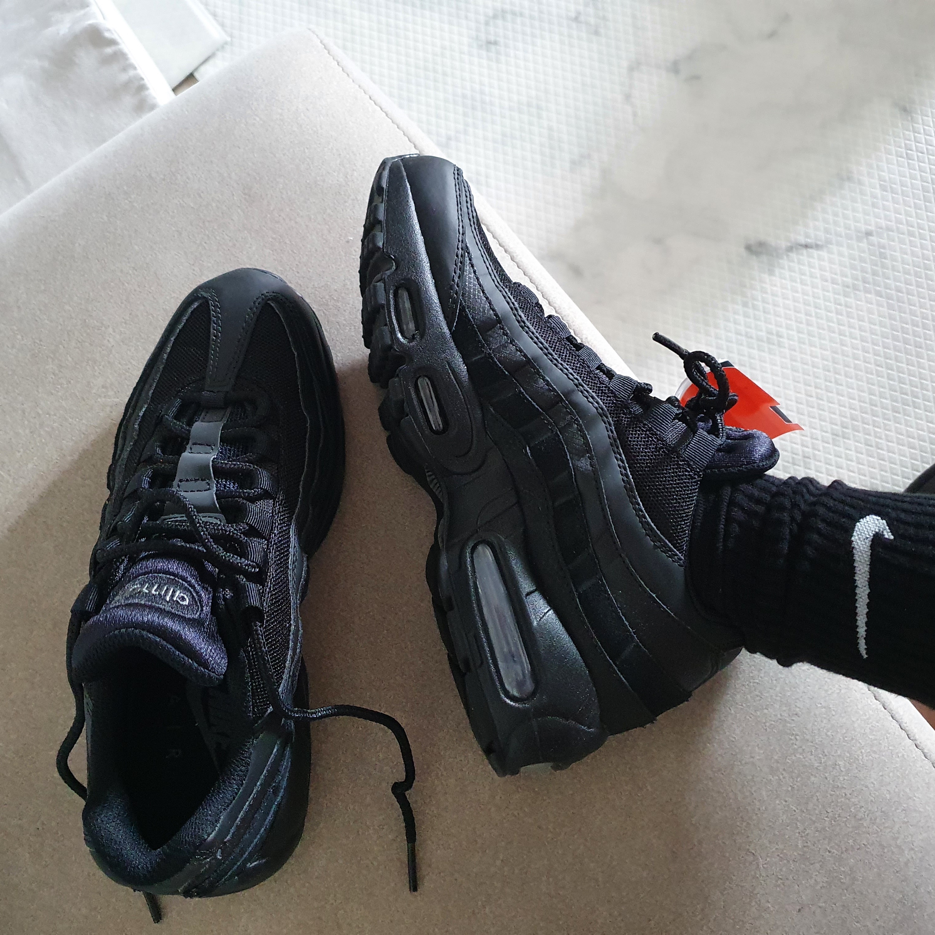 Nike Air Max 95 Essential Triple Black 2020 착용 스타일