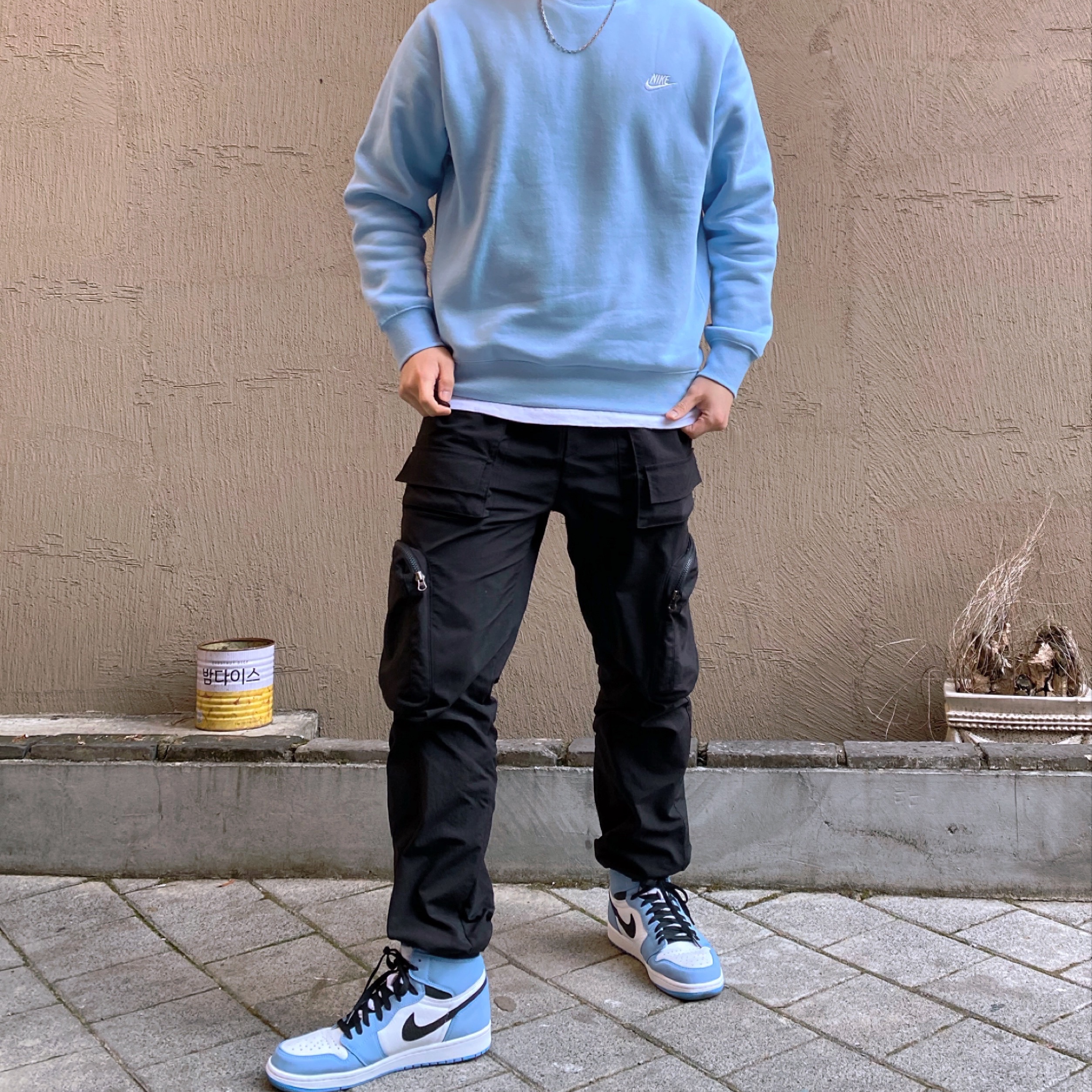 Jordan 1 Retro High OG University Blue 착용 스타일 - 3