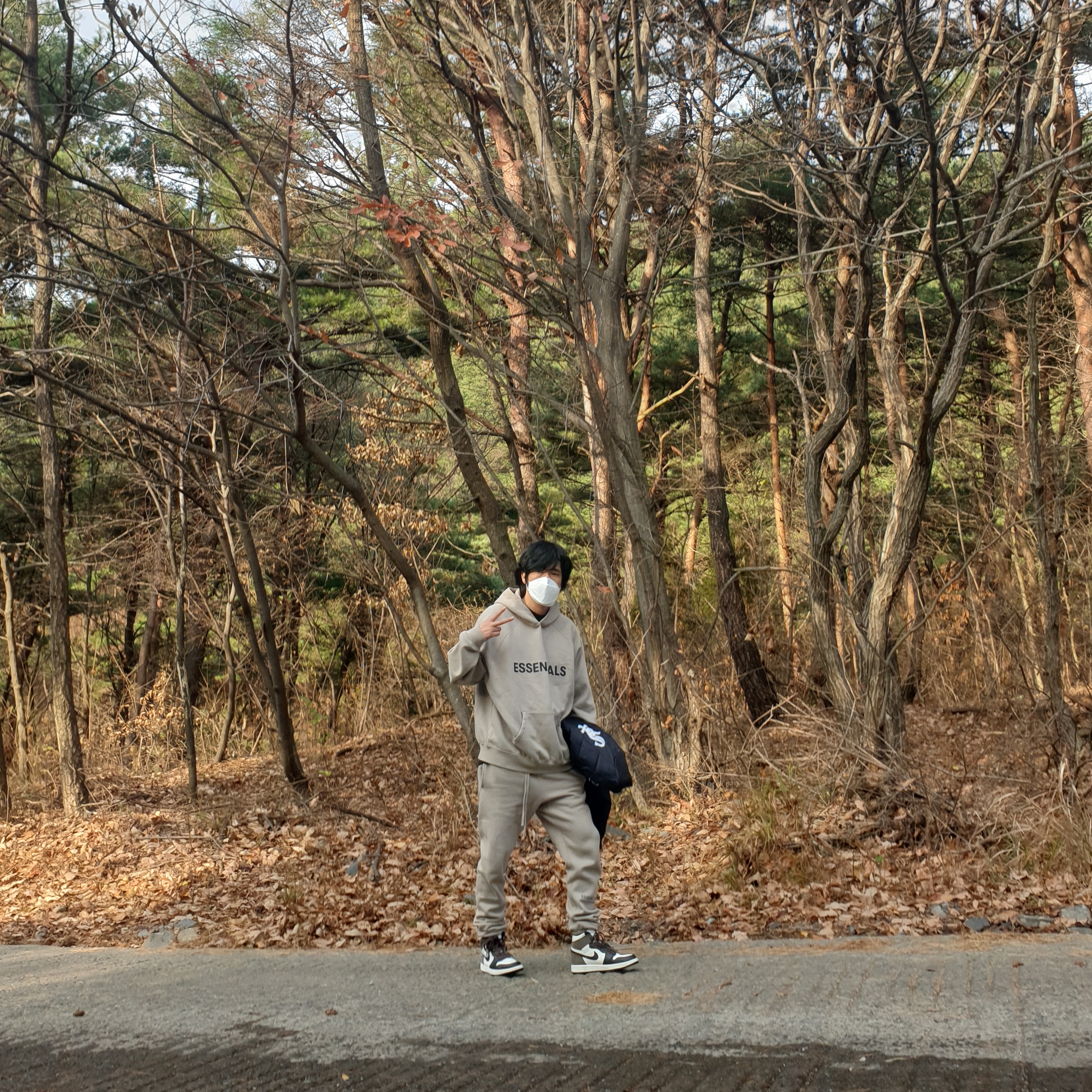 Essentials 3D Silicon Applique Pullover Hoodie String Tan - 20SS, Essentials Sweatpants String Tan - 20SS 착용 스타일