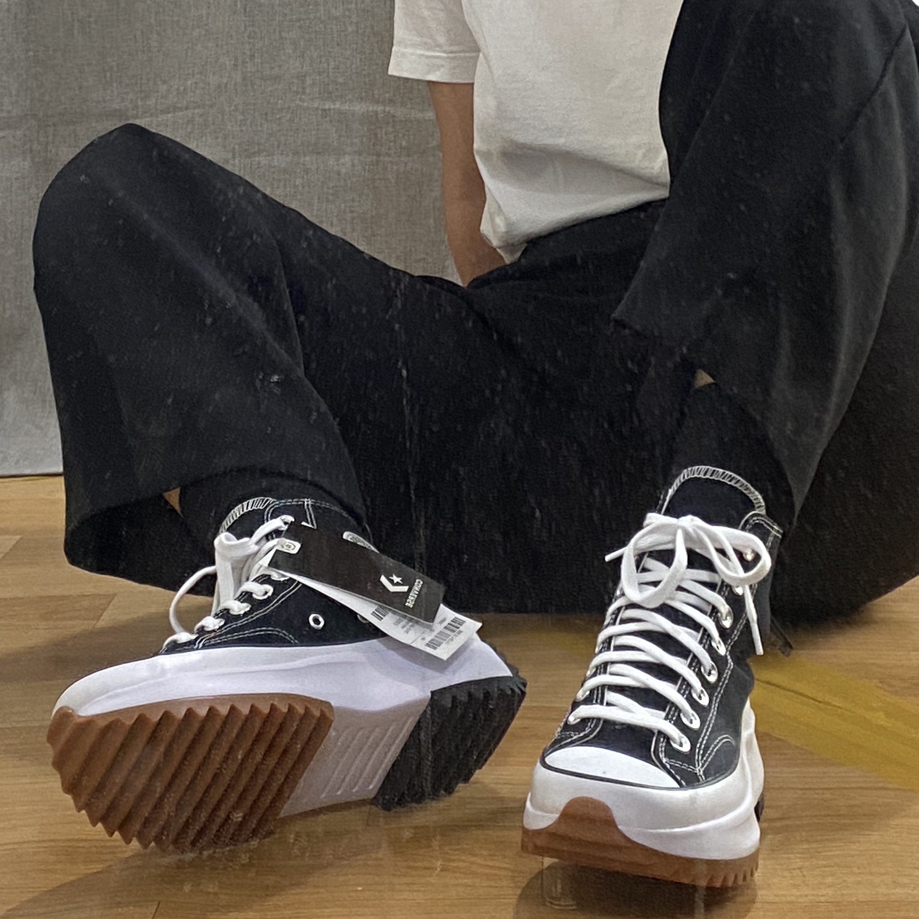 Converse Run Star Hike Hi Black White Gum 착용 스타일