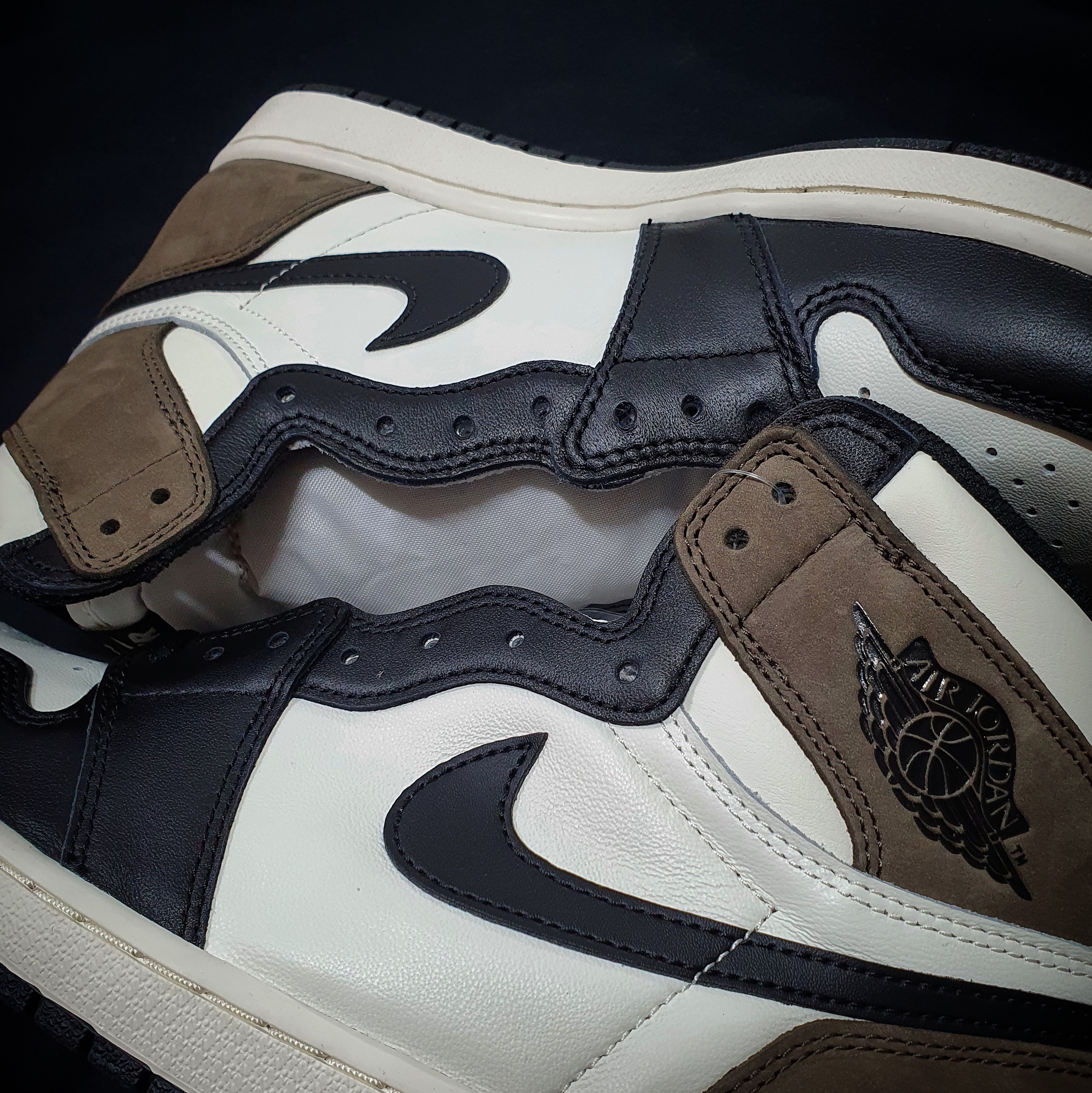 Jordan 1 Retro High OG Black Mocha 착용 스타일