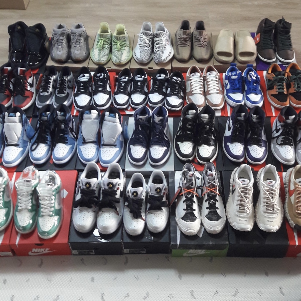 Nike x Kasina Dunk Low Road Sign - Kasina Exclusive, Nike x Peaceminusone Air Force 1 Low Para-Noise 2.0 착용 스타일 - 1