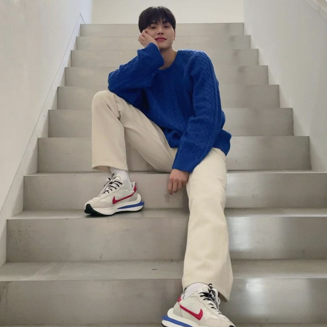 Nike x Sacai VaporWaffle Royal Fuchsia 착용 스타일 - 2