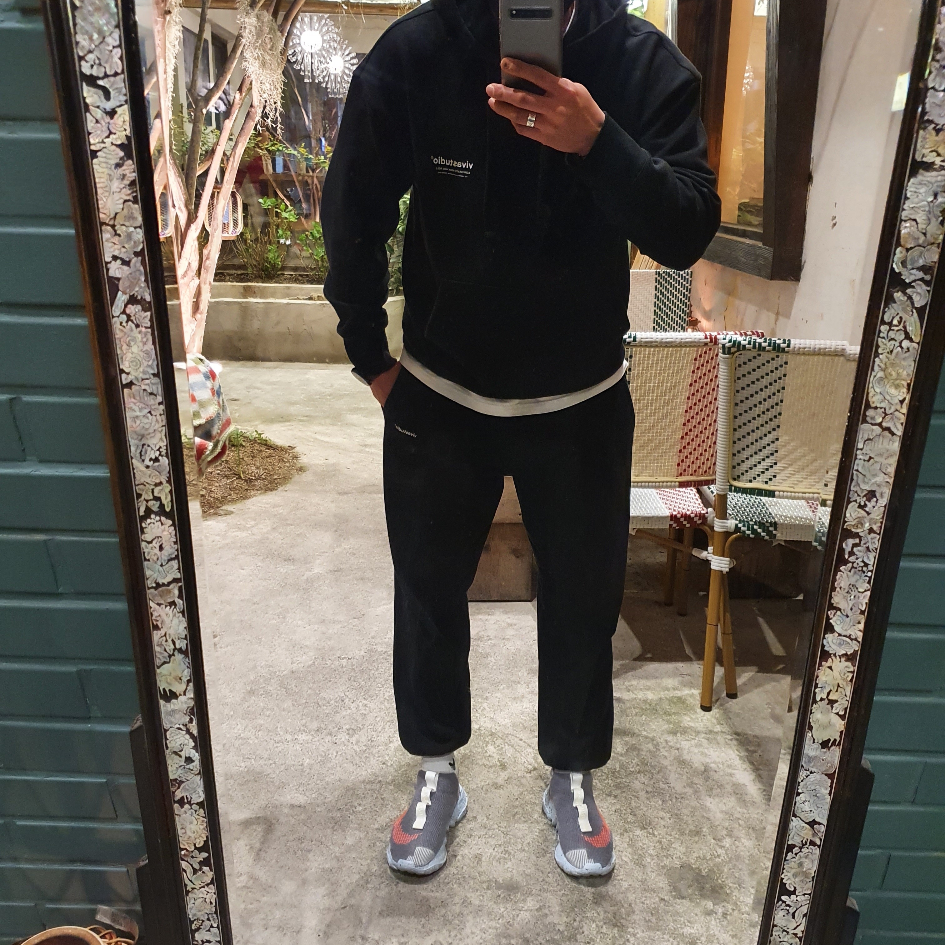 Nike Space Hippie 02 Vast Grey Hyper Crimson 착용 스타일