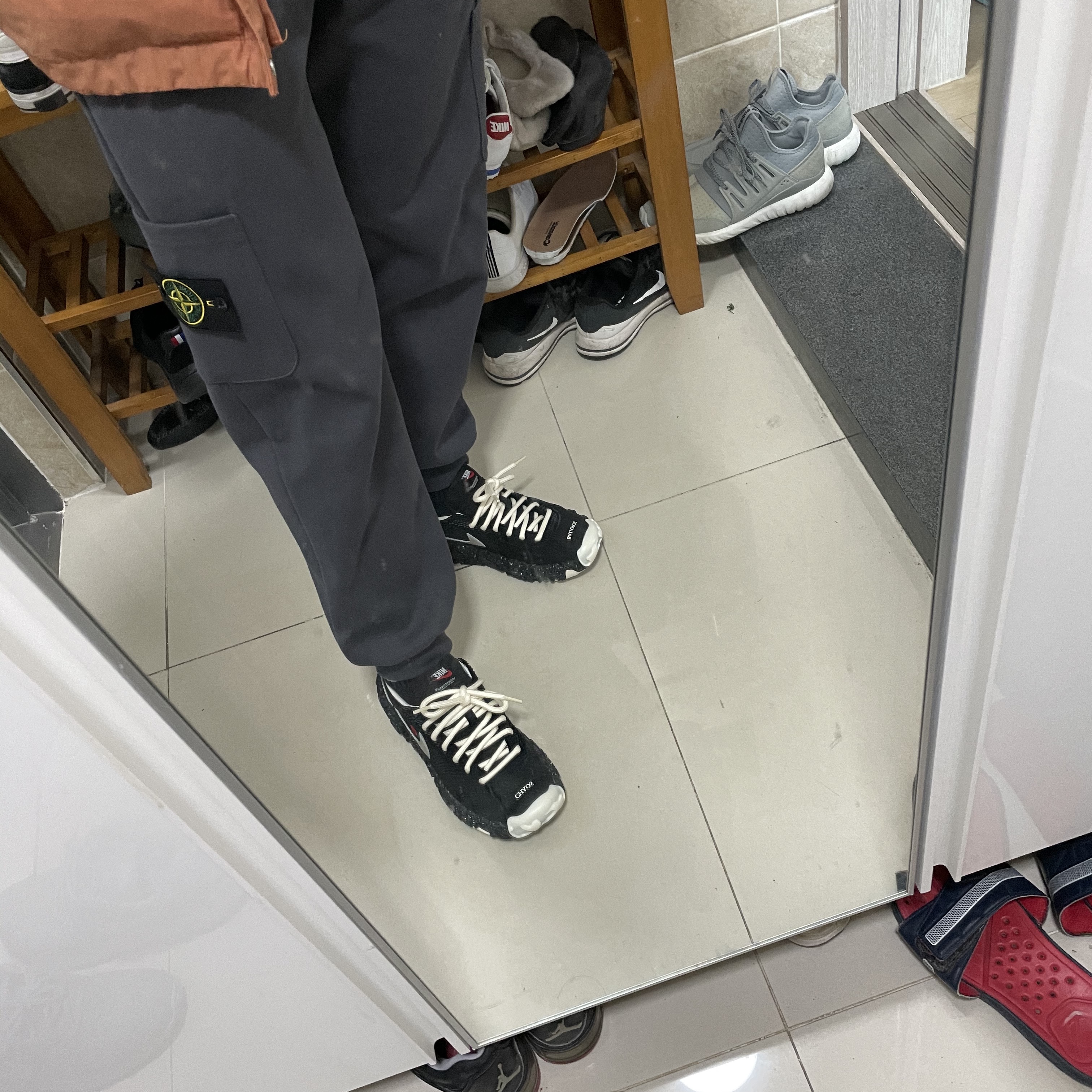 Supreme x Stone Island Corduroy Jacket Orange - 20FW, Supreme x Stone Island Corduroy Pants Black - 20FW 착용 스타일 - 2