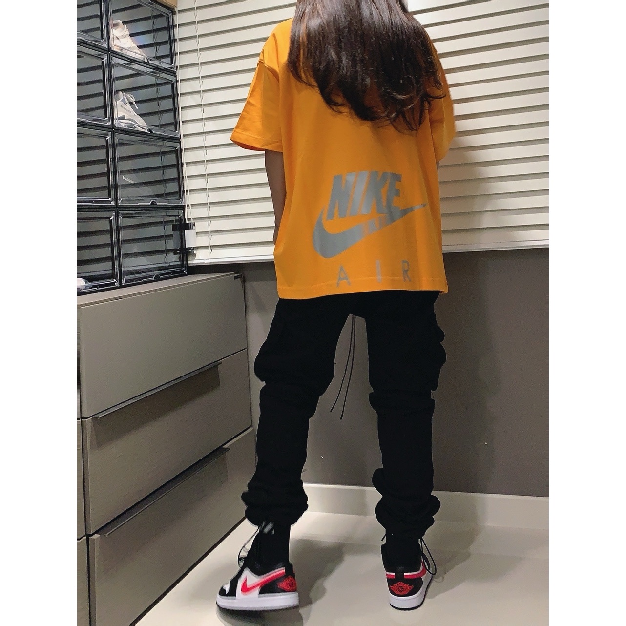 Nike x Kim Jones Oversized T-Shirt Circuit Orange - Asia, (W) Jordan 1 Low Black Siren Red 착용 스타일 - 3