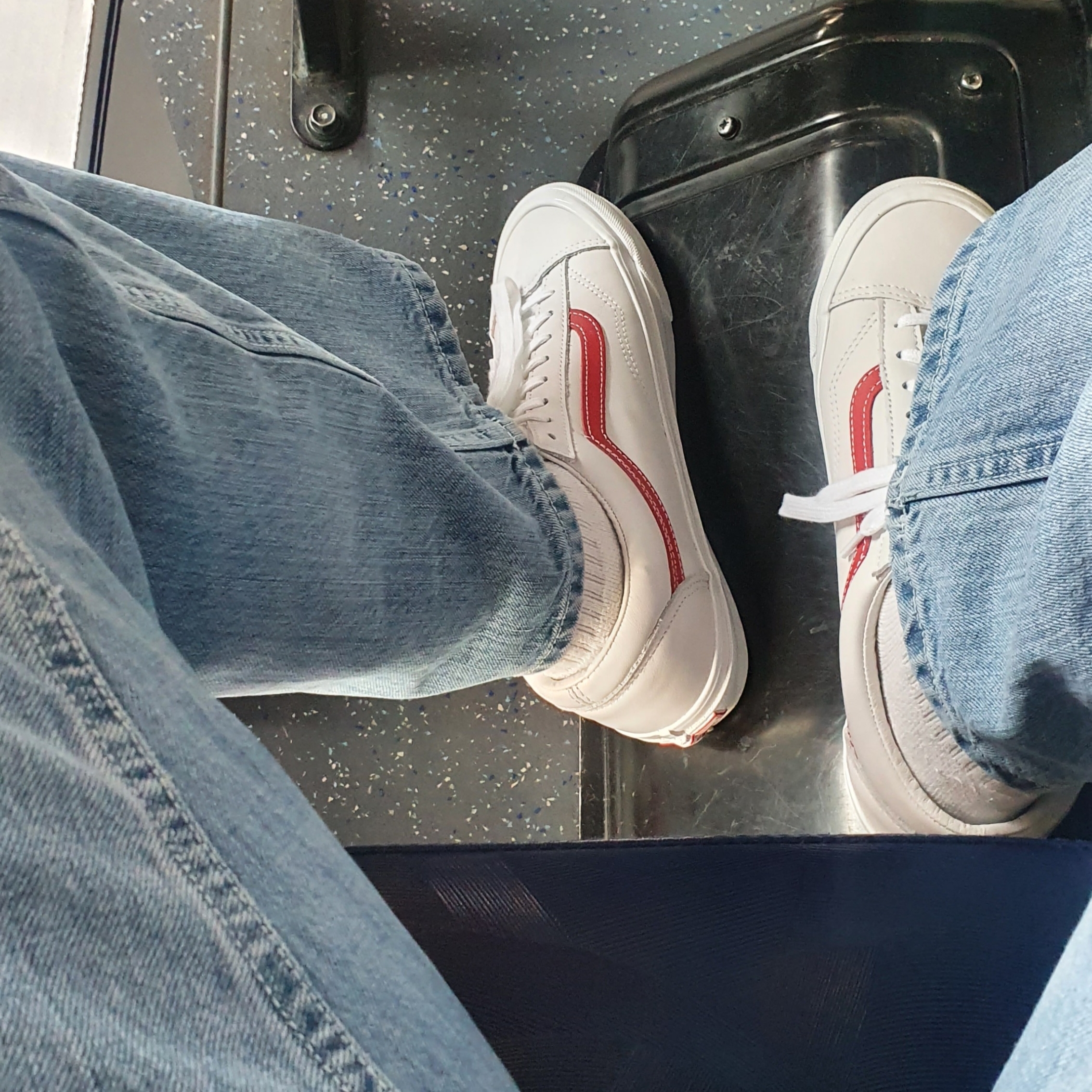 Vans Vault OG Style 36 LX Red 착용 스타일