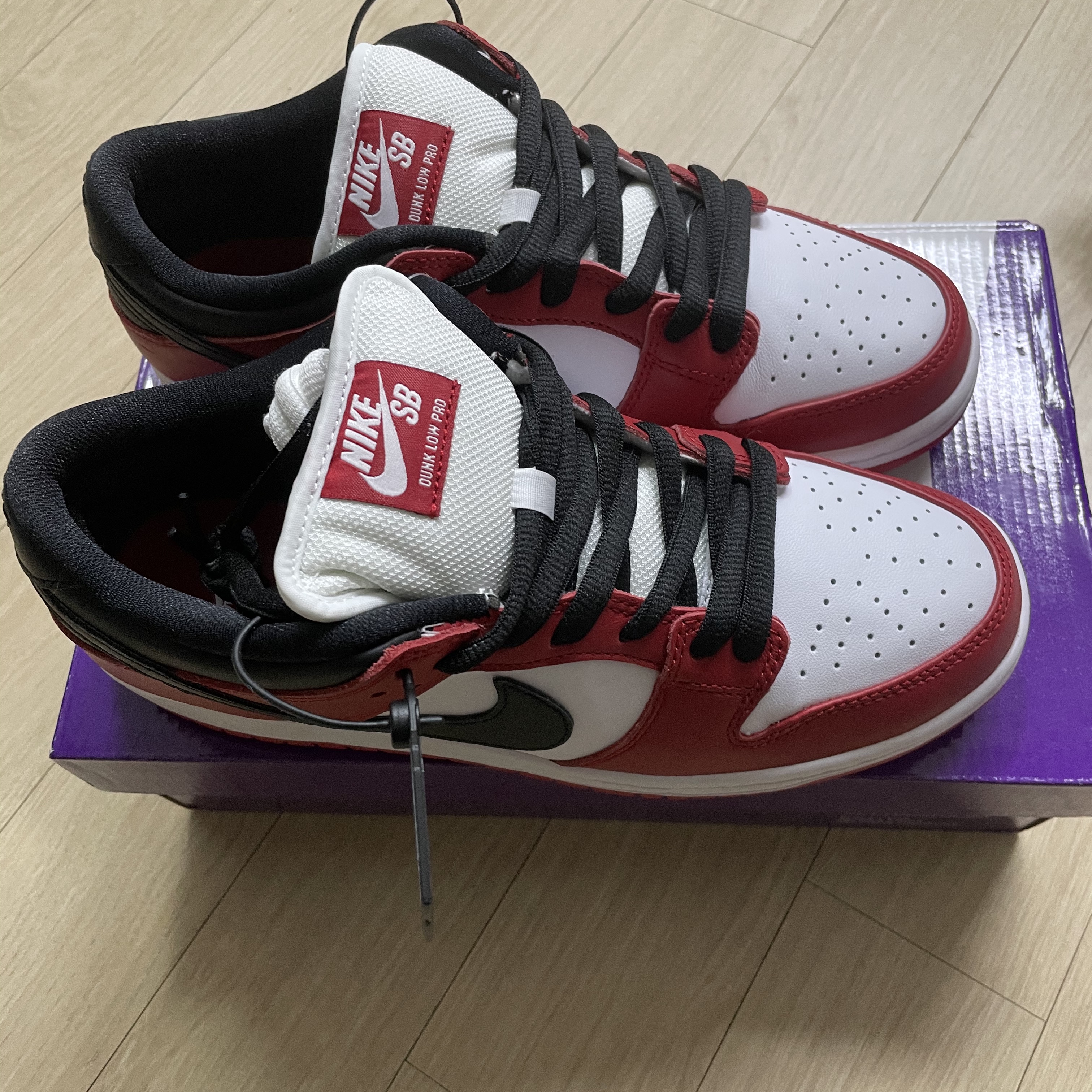 Nike SB Dunk Low Pro Chicago 착용 스타일 - 4