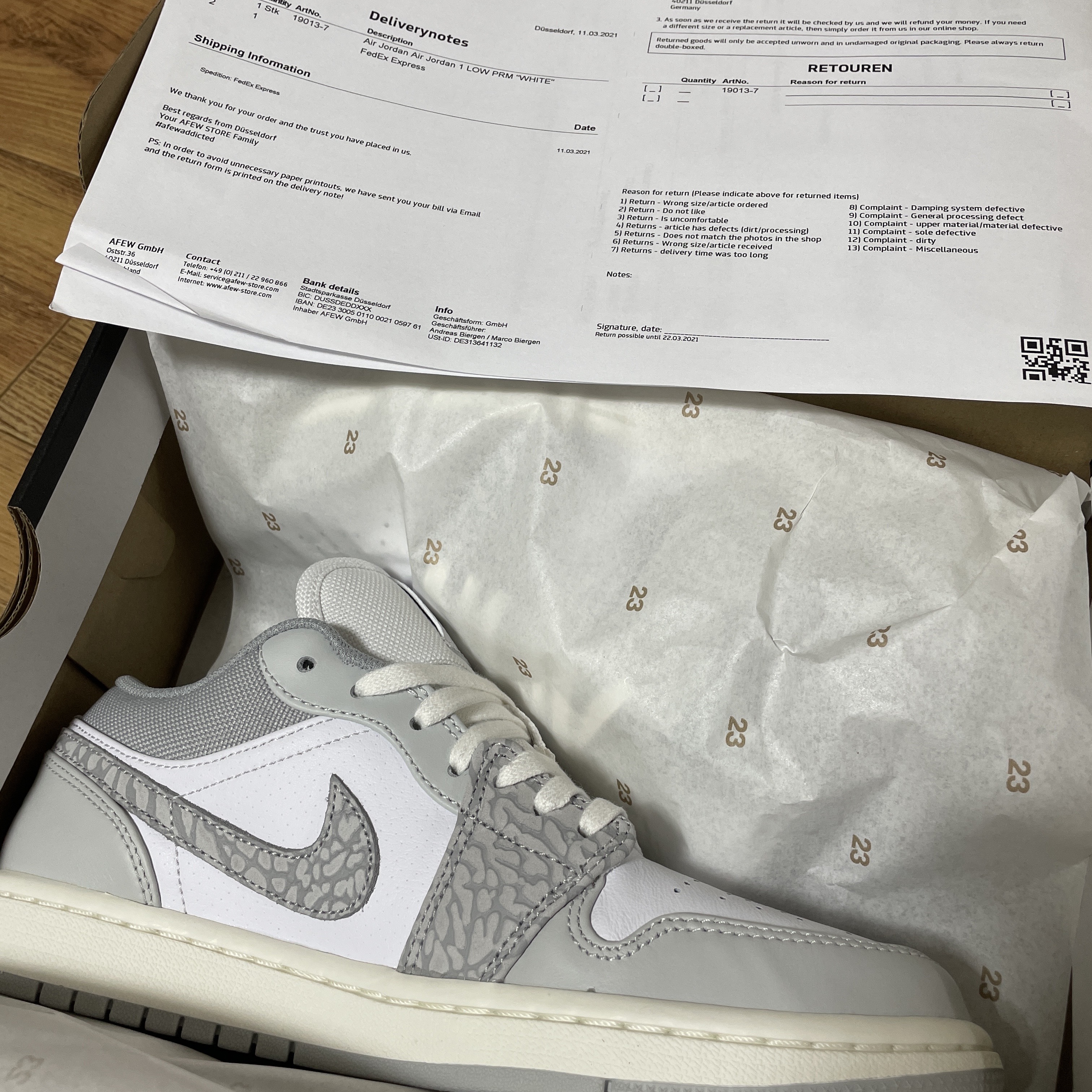 Jordan 1 Low PRM Elephant Print 착용 스타일 - 1