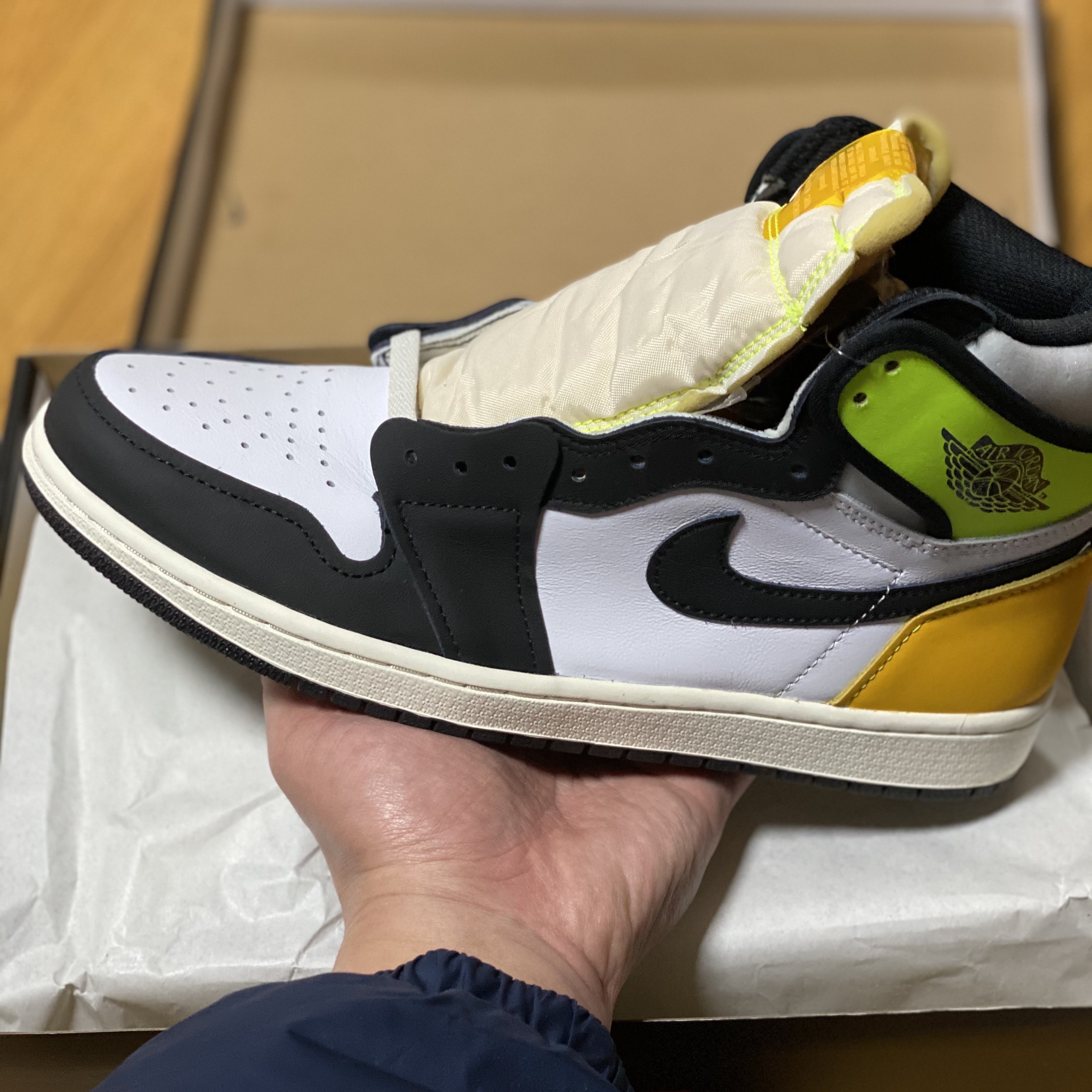 Jordan 1 Retro High OG Volt Gold 착용 스타일