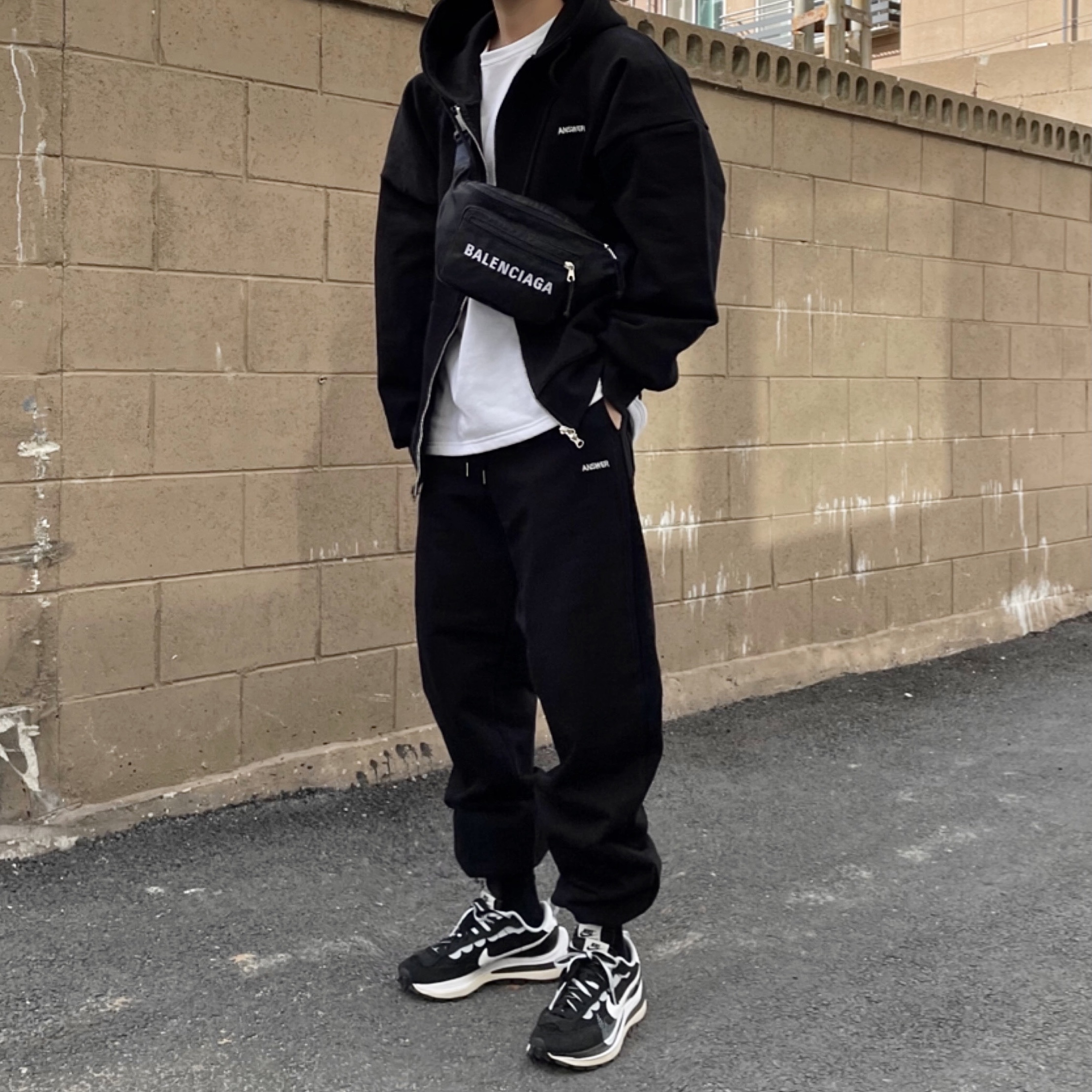 Nike x Sacai VaporWaffle Black White 착용 스타일 - 1