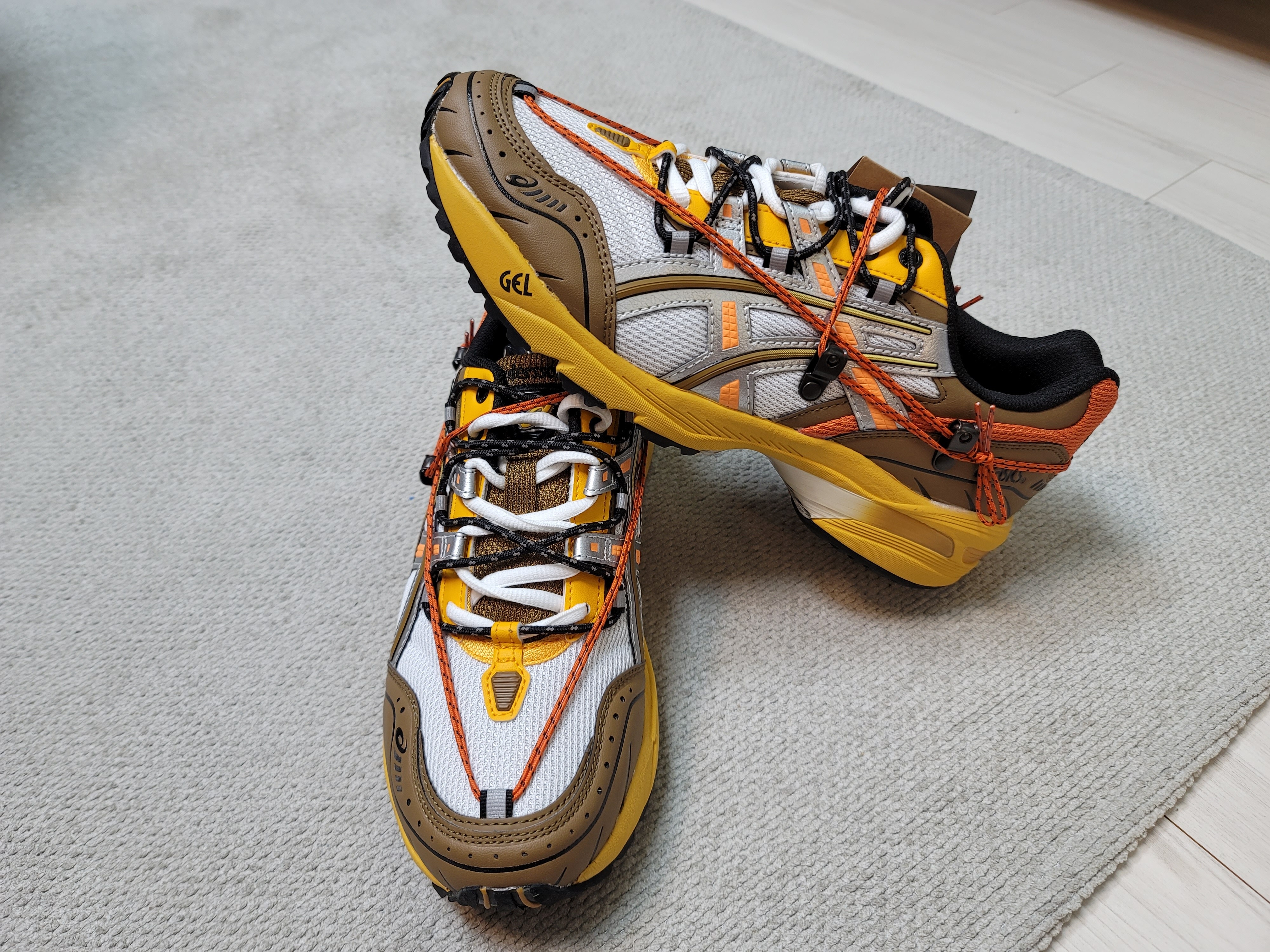 Asics x Andersson Bell Gel-1090 White Orange 착용 스타일 - 2