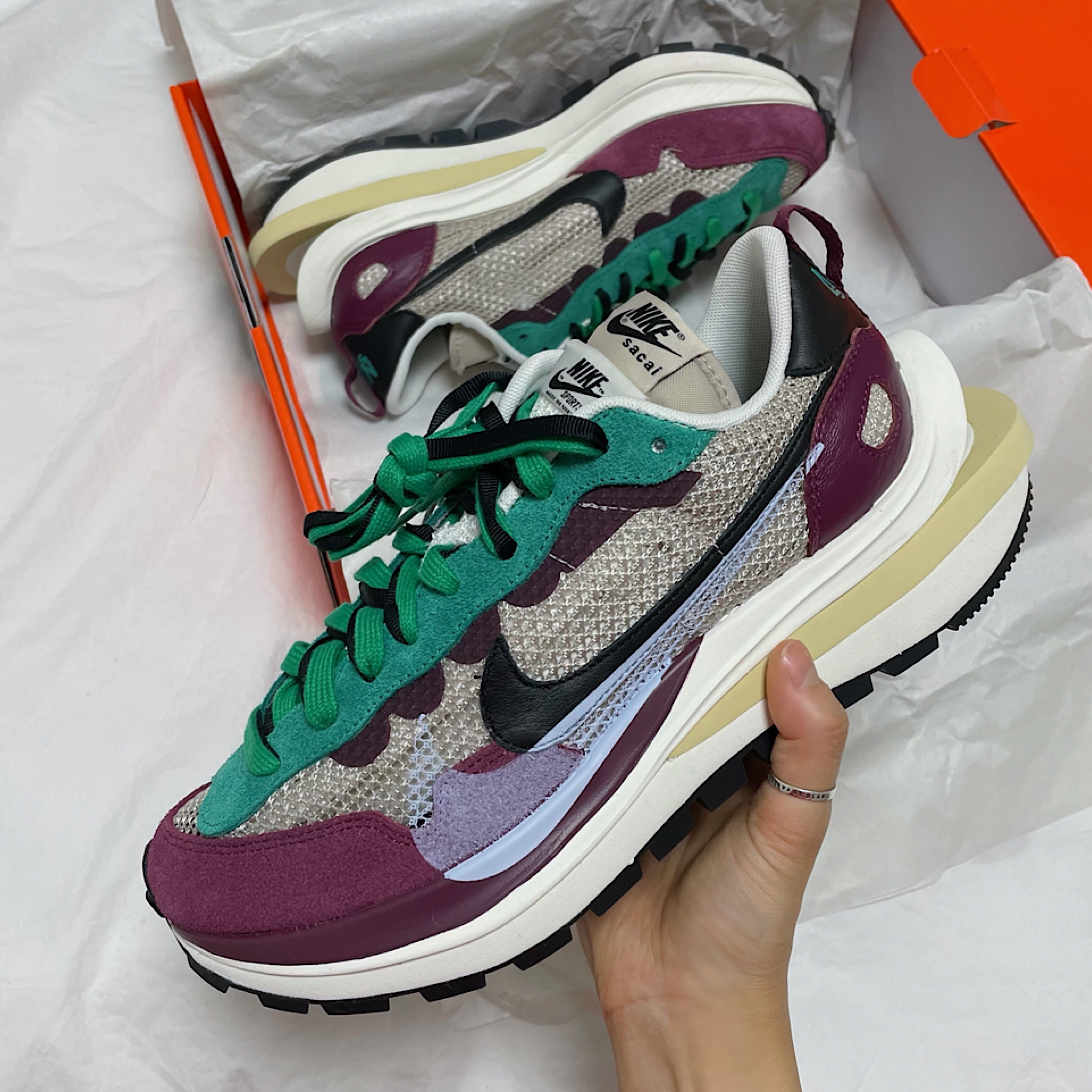 Nike x Sacai VaporWaffle String & Black Villain Red 착용 스타일
