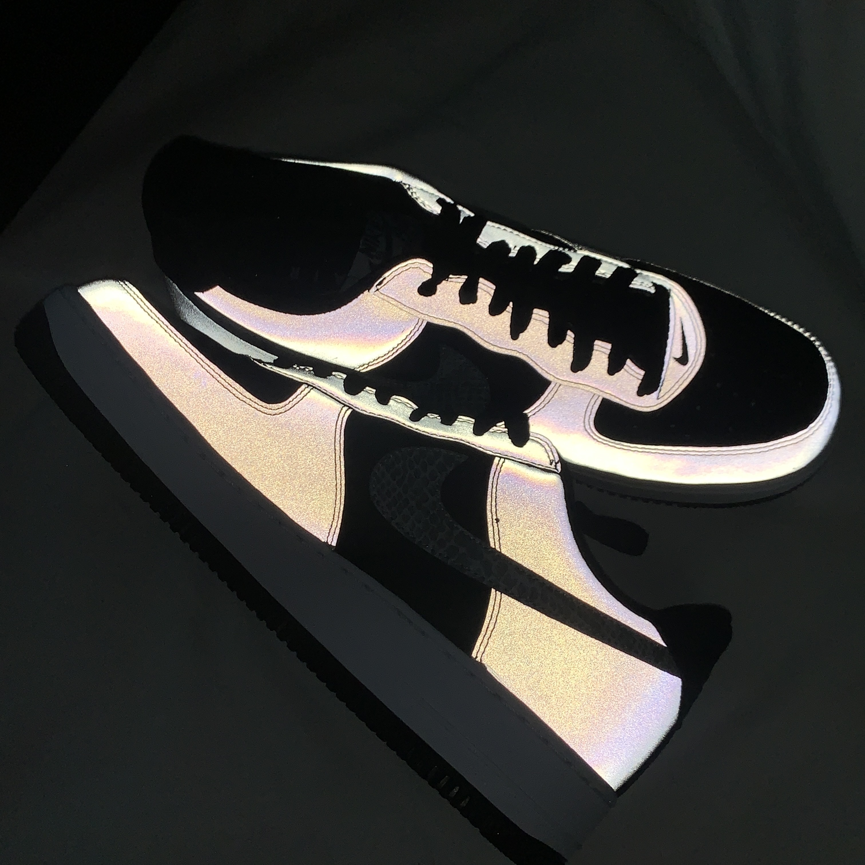 Nike Air Force 1 B Silver Snake 착용 스타일 - 2