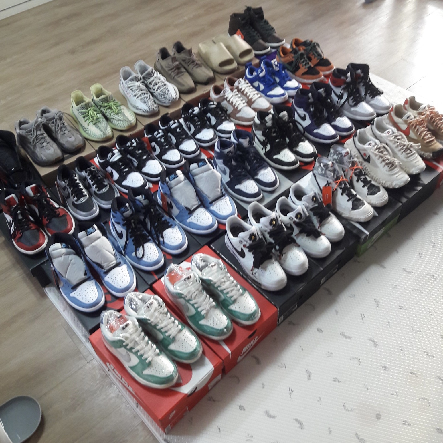 Nike x Kasina Dunk Low Road Sign - Kasina Exclusive, Nike x Peaceminusone Air Force 1 Low Para-Noise 2.0 착용 스타일 - 3