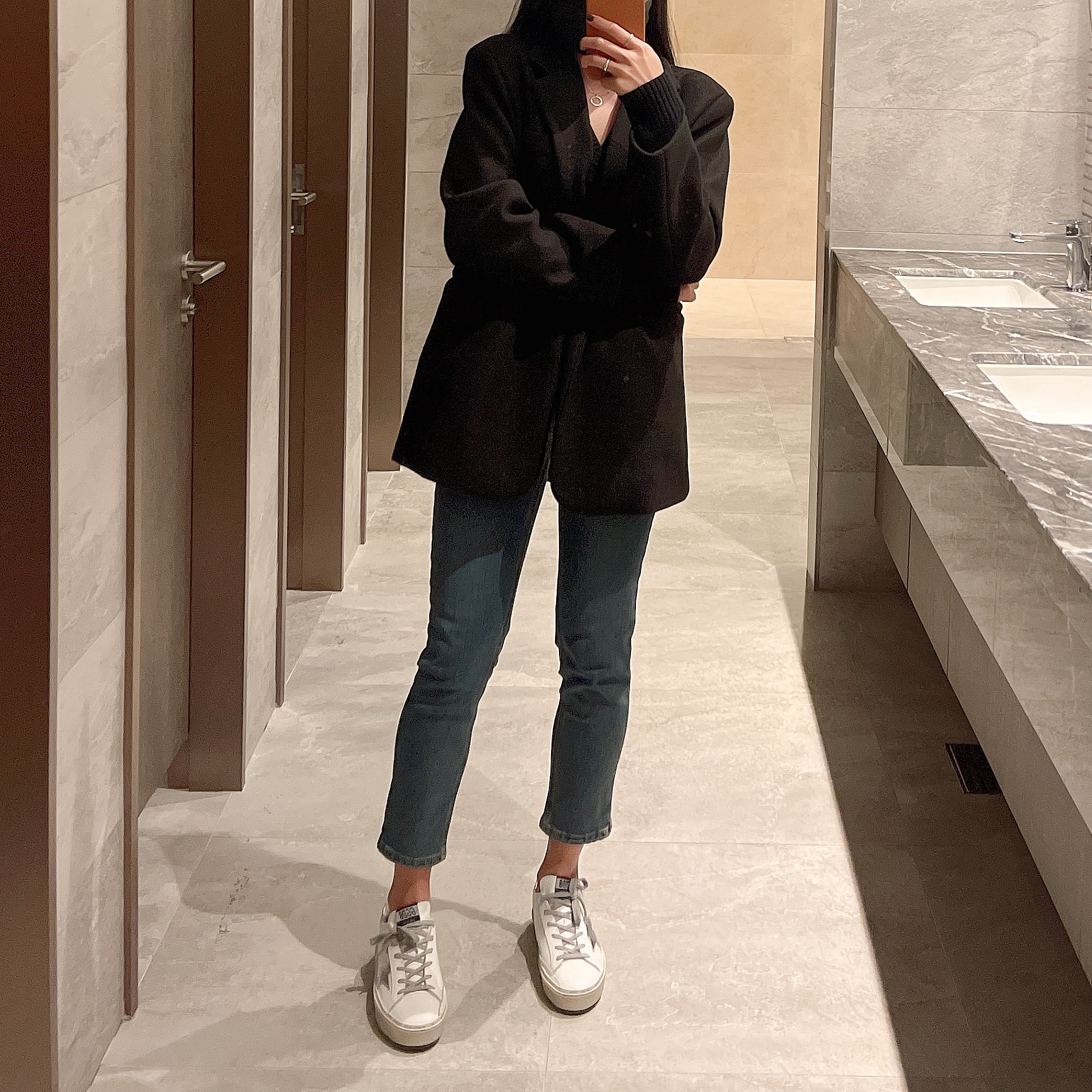 (W) Golden Goose Superstar White Silver Heel Tab Sneakers 착용 스타일