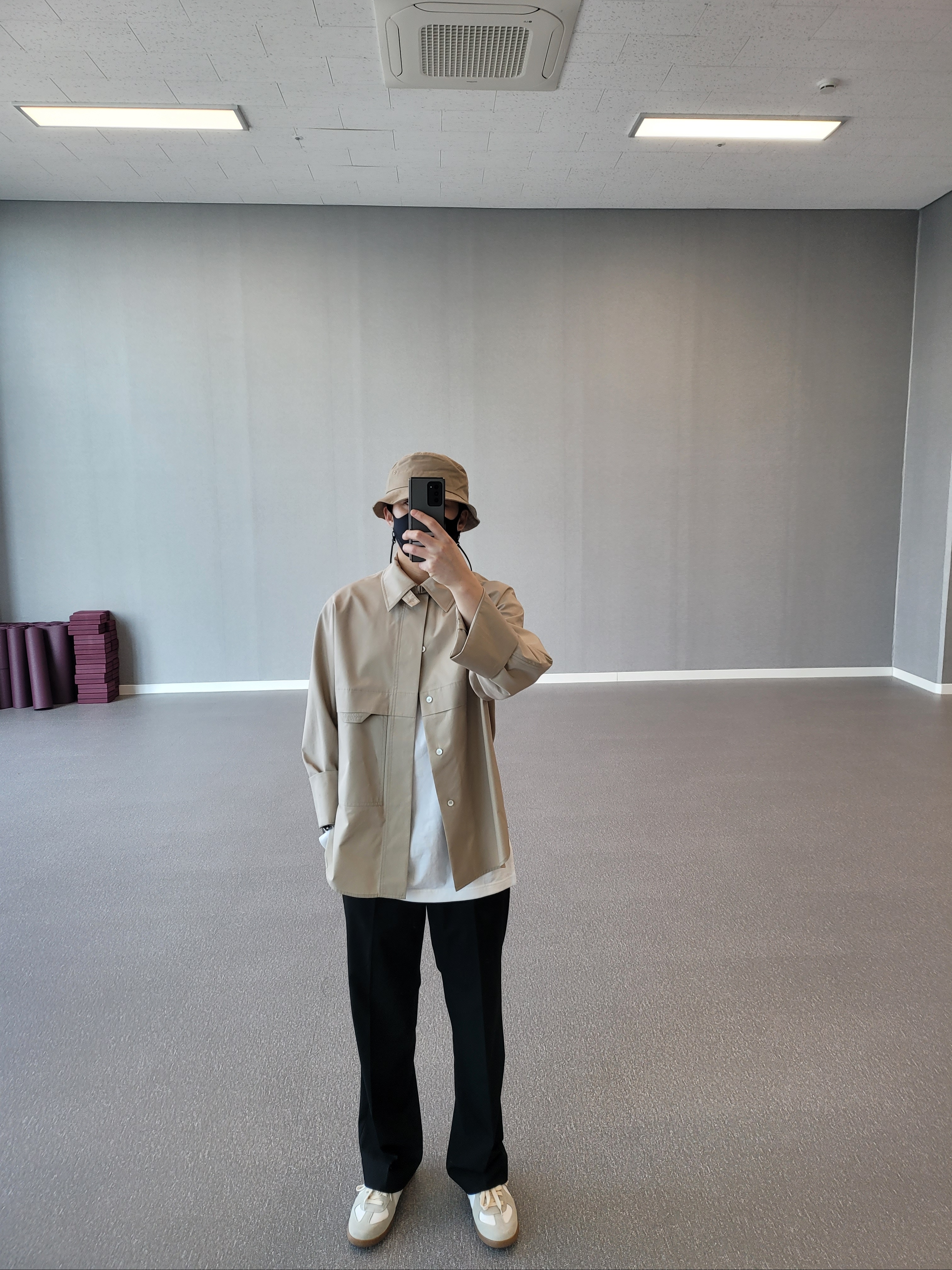 Maison Margiela Calfskin Replica Sneakers 착용 스타일