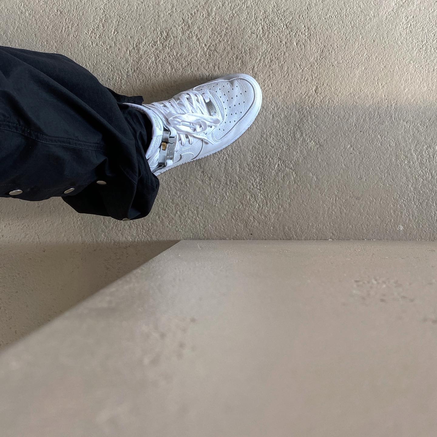 Nike x 1017 Alyx 9SM Air Force 1 High Triple White 2020 착용 스타일 - 2