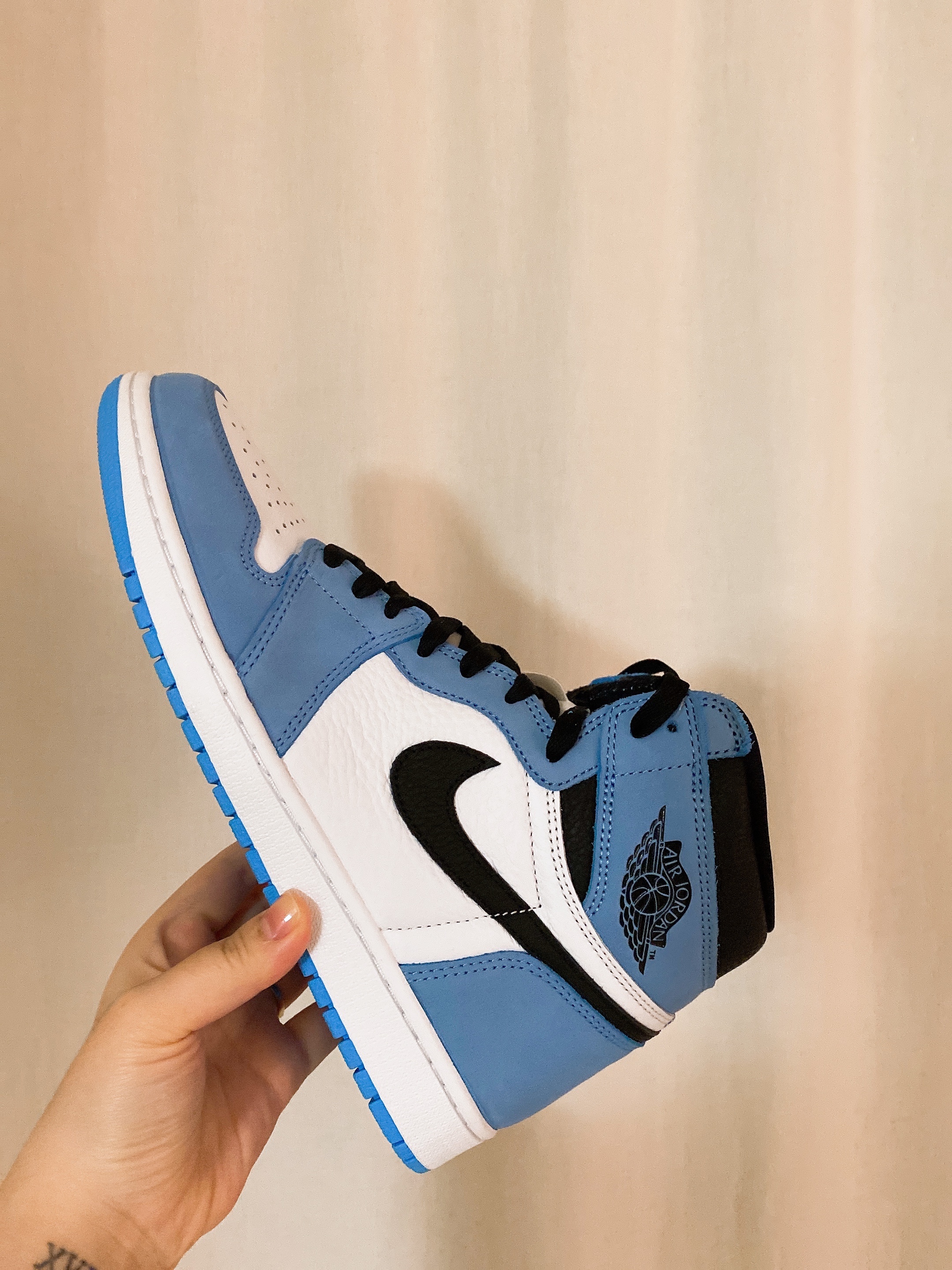 Jordan 1 Retro High OG University Blue 착용 스타일