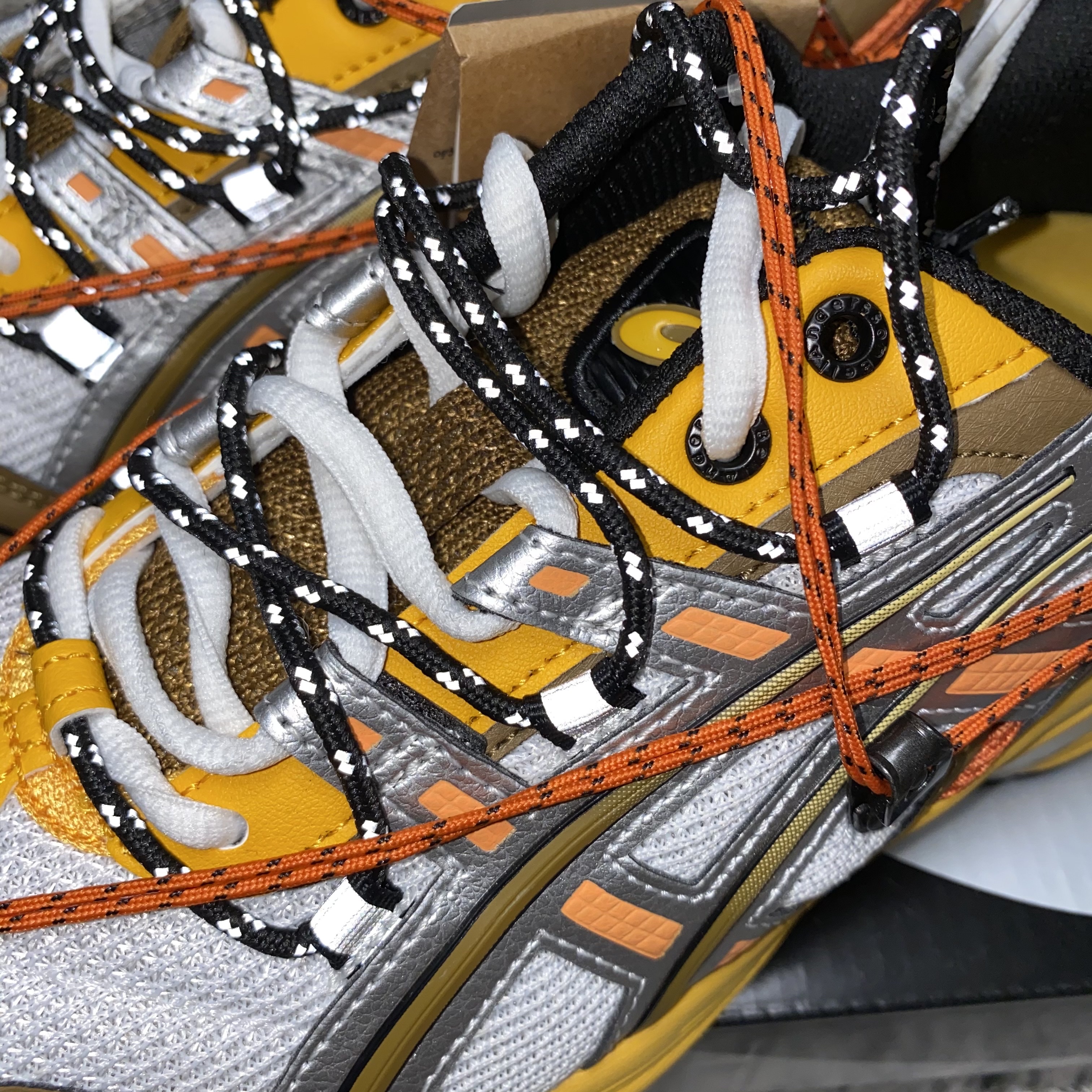 Asics x Andersson Bell Gel-1090 White Orange 착용 스타일 - 2