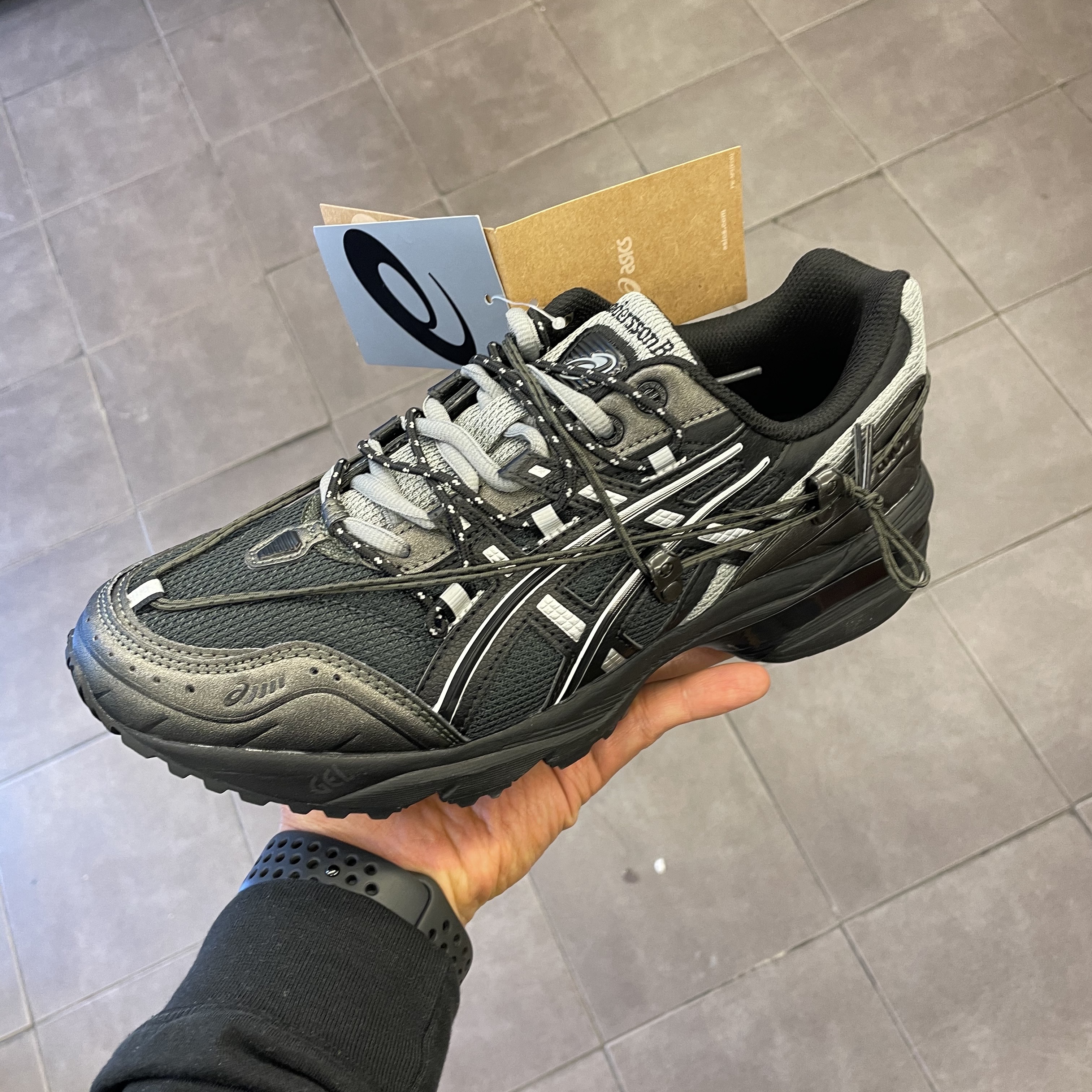 Asics x Andersson Bell Gel-1090 Black Silver 착용 스타일
