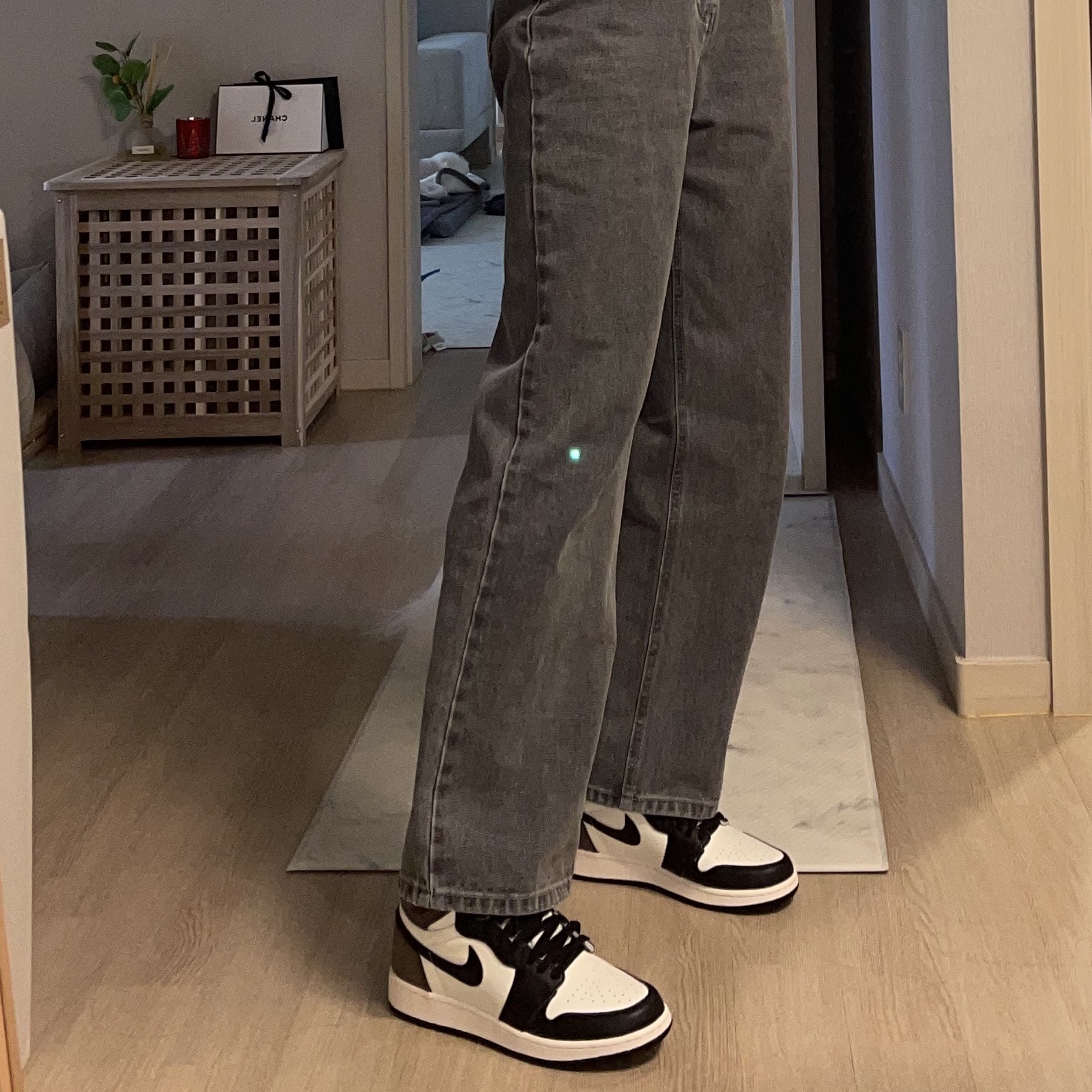 (GS) Jordan 1 Retro High OG Black Mocha 착용 스타일