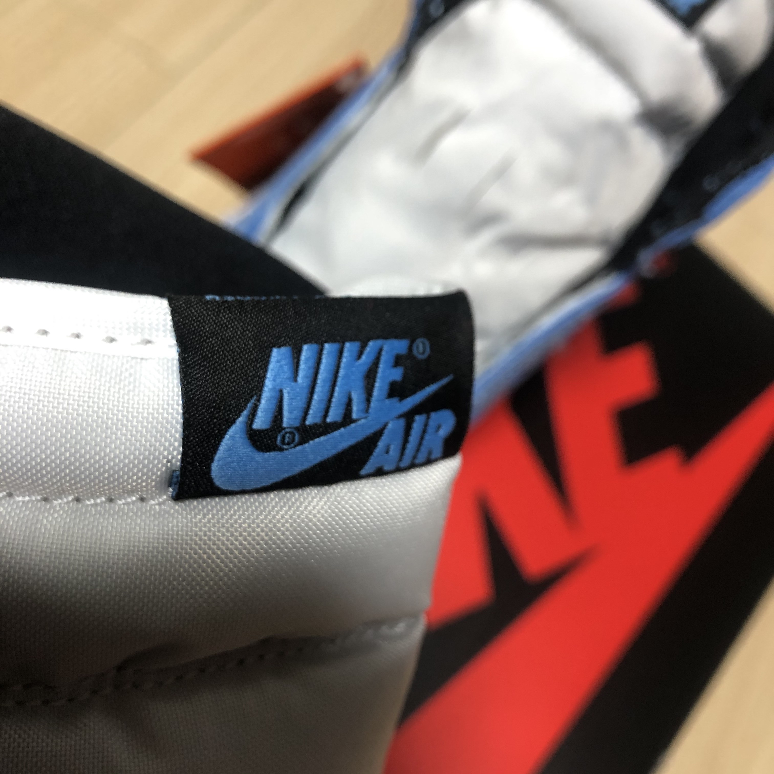 Jordan 1 Retro High OG University Blue 착용 스타일 - 4