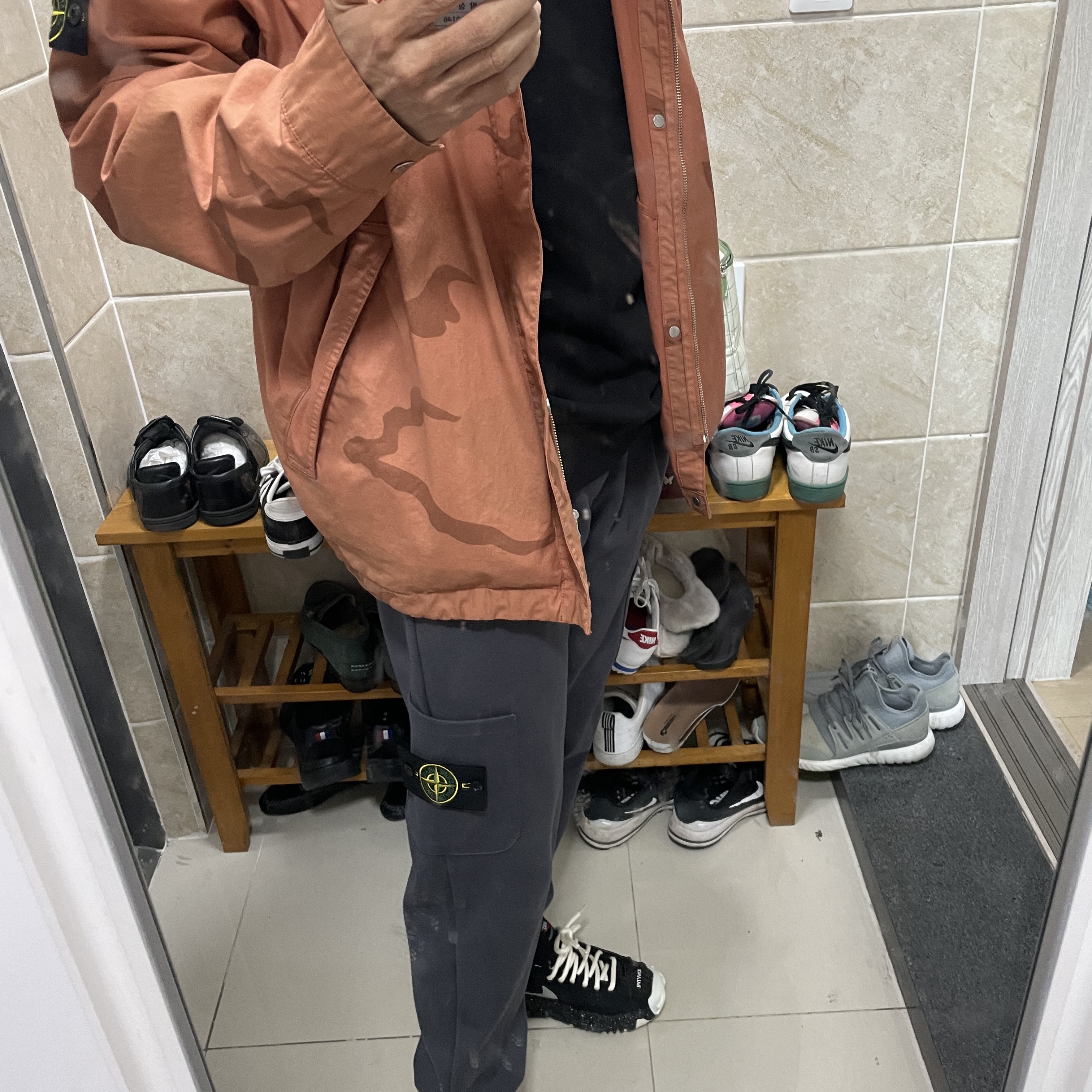Supreme x Stone Island Corduroy Jacket Orange - 20FW, Supreme x Stone Island Corduroy Pants Black - 20FW 착용 스타일 - 3