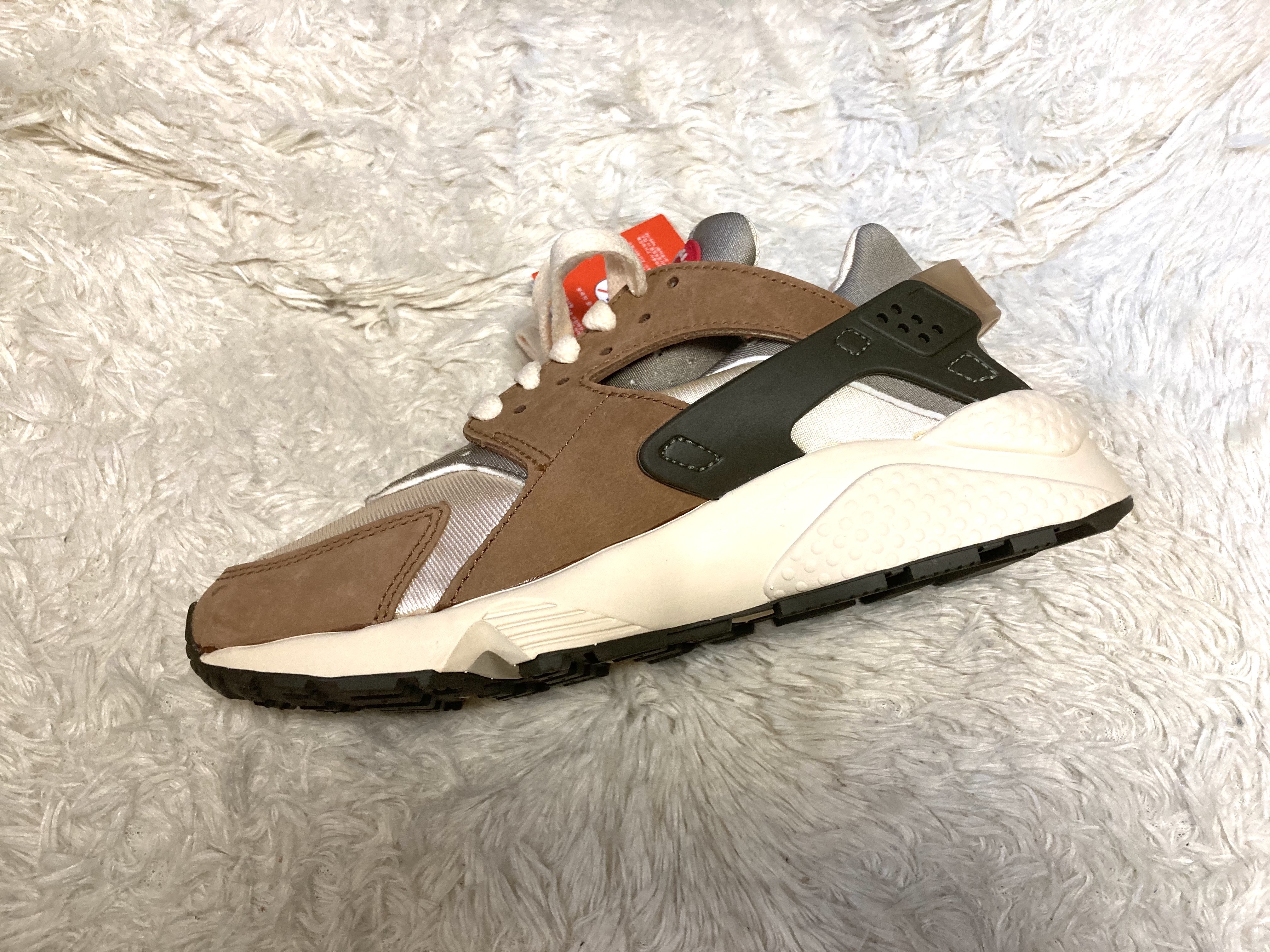 Nike x Stussy Air Huarache LE Desert Oak 착용 스타일