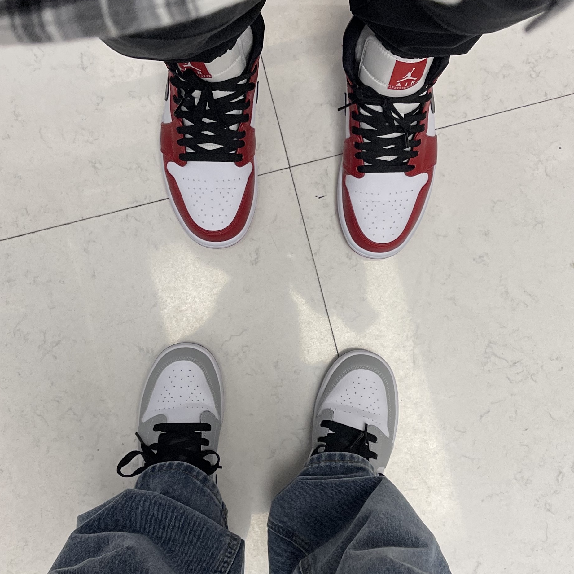 Jordan 1 Mid Chicago 2020, (GS) Jordan 1 Low Light Smoke Grey 착용 스타일