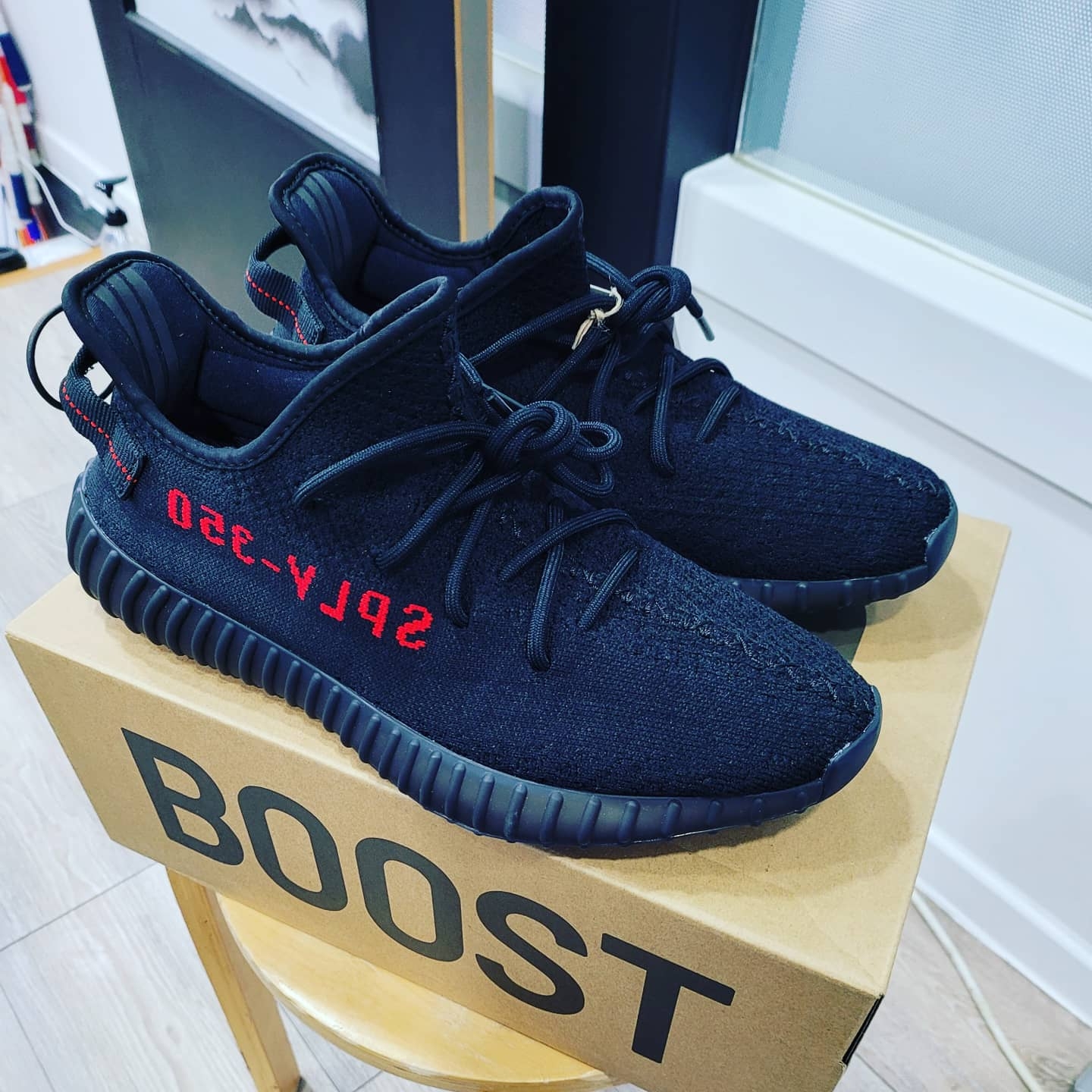 Adidas Yeezy Boost 350 V2 Black Red 2020 착용 스타일