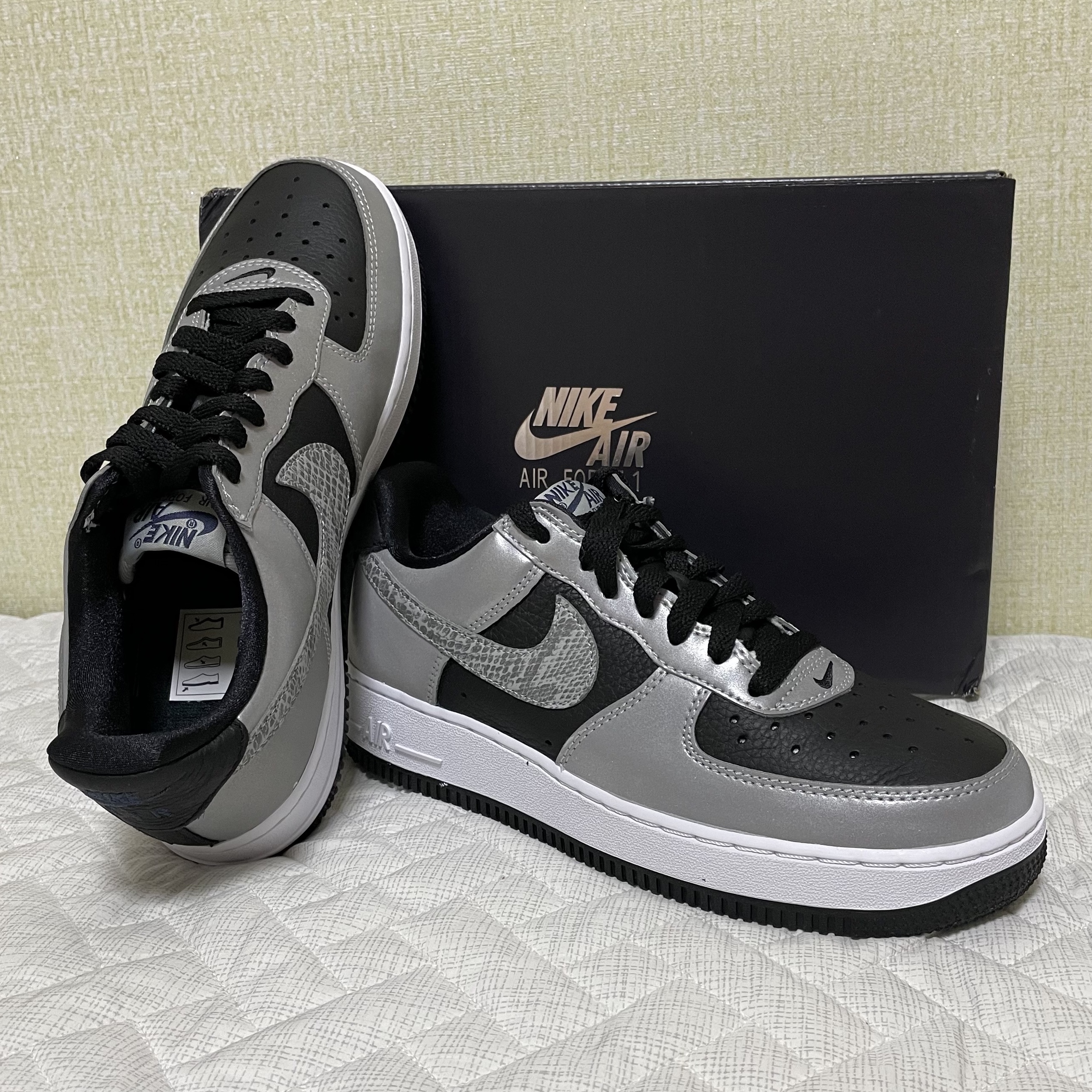 Nike Air Force 1 B Silver Snake 착용 스타일 - 1
