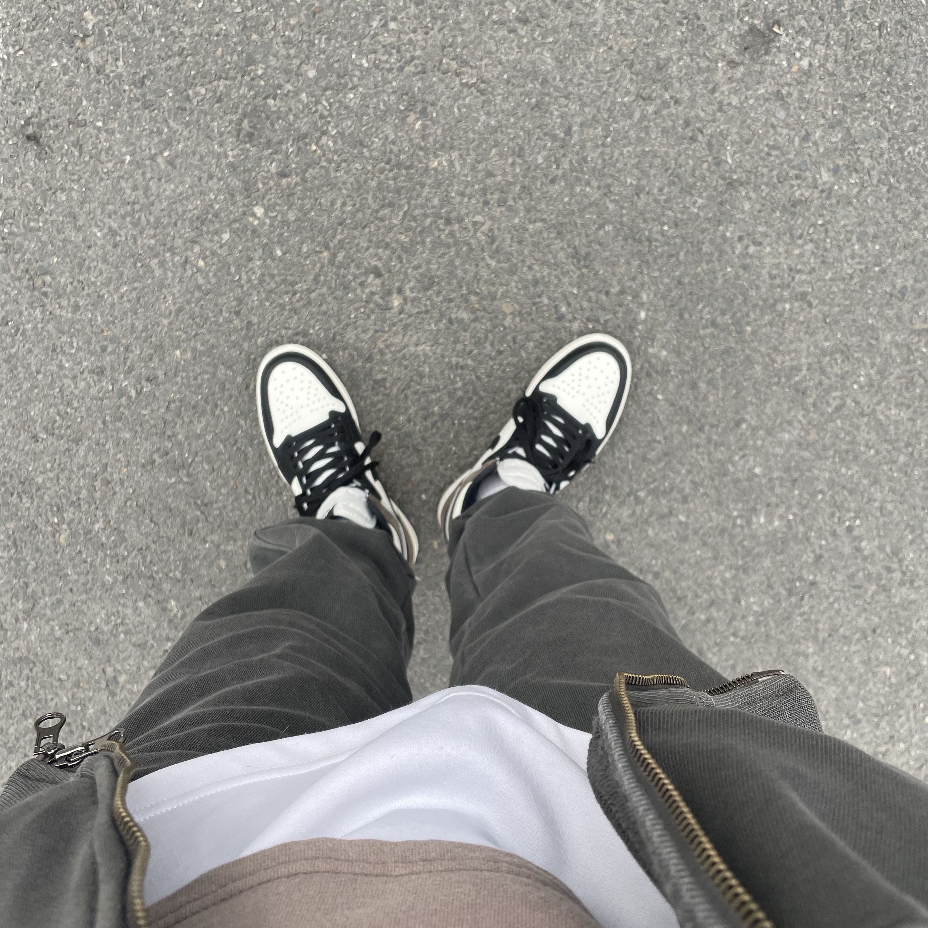 Jordan 1 Retro High OG Black Mocha 착용 스타일