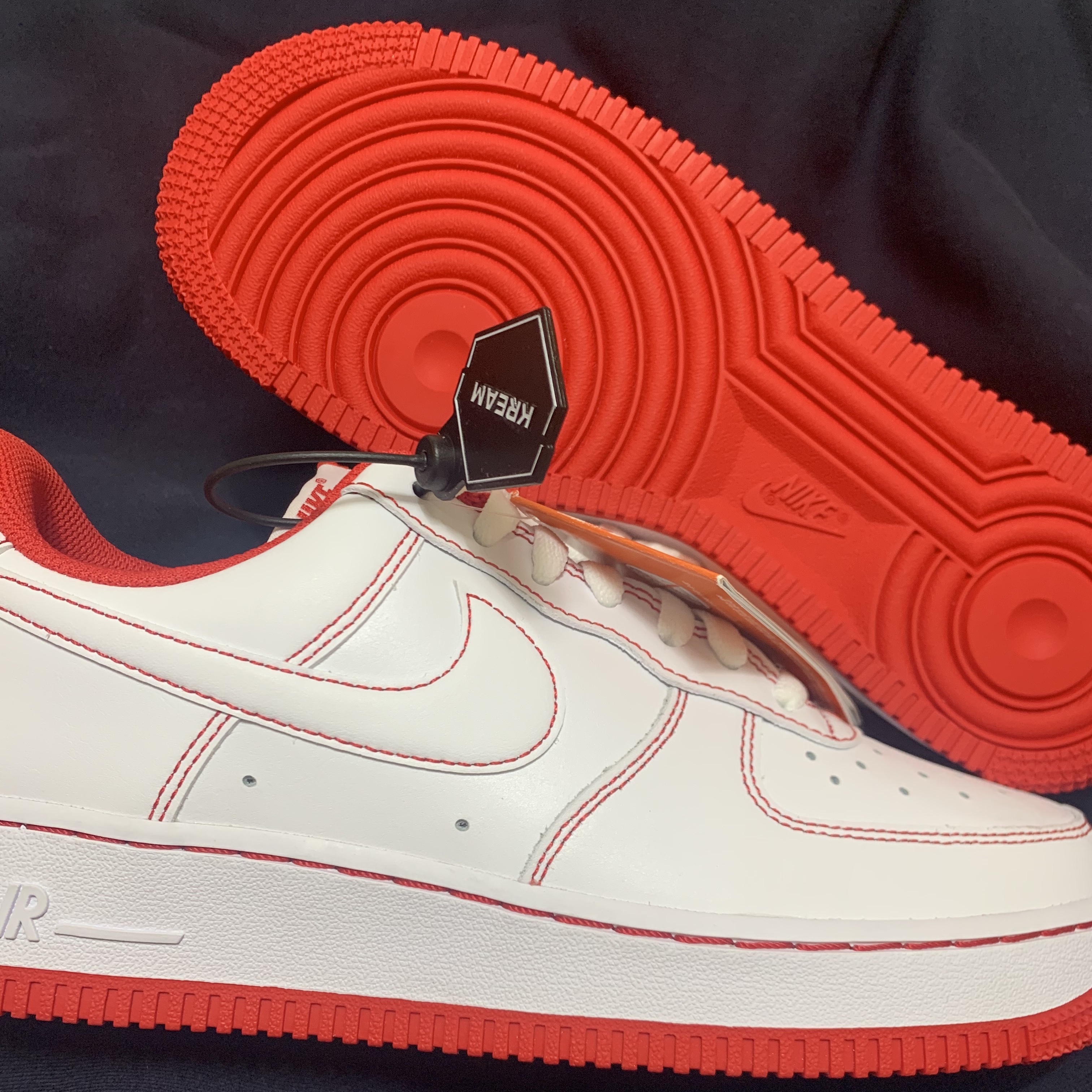 Nike Air Force 1 '07 Stitch Radiant Red 착용 스타일