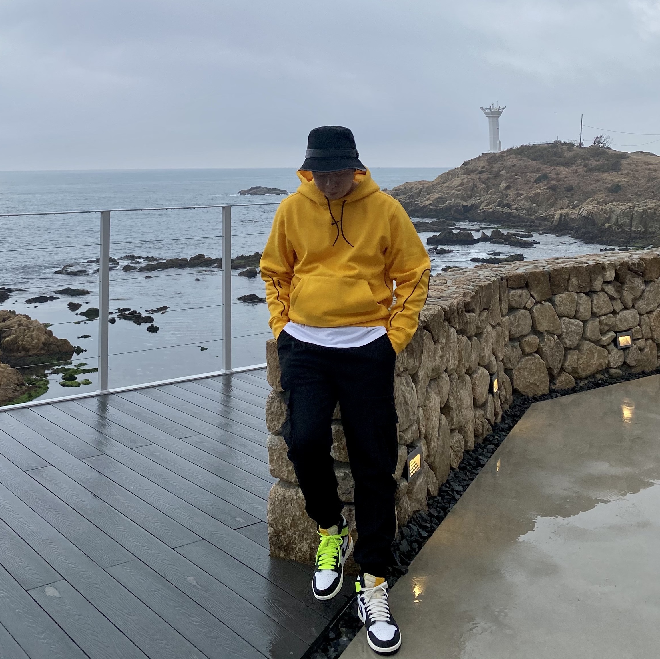 Nike x Drake Nocta Essential Hoodie University Gold - Asia, Jordan 1 Retro High OG Volt Gold 착용 스타일