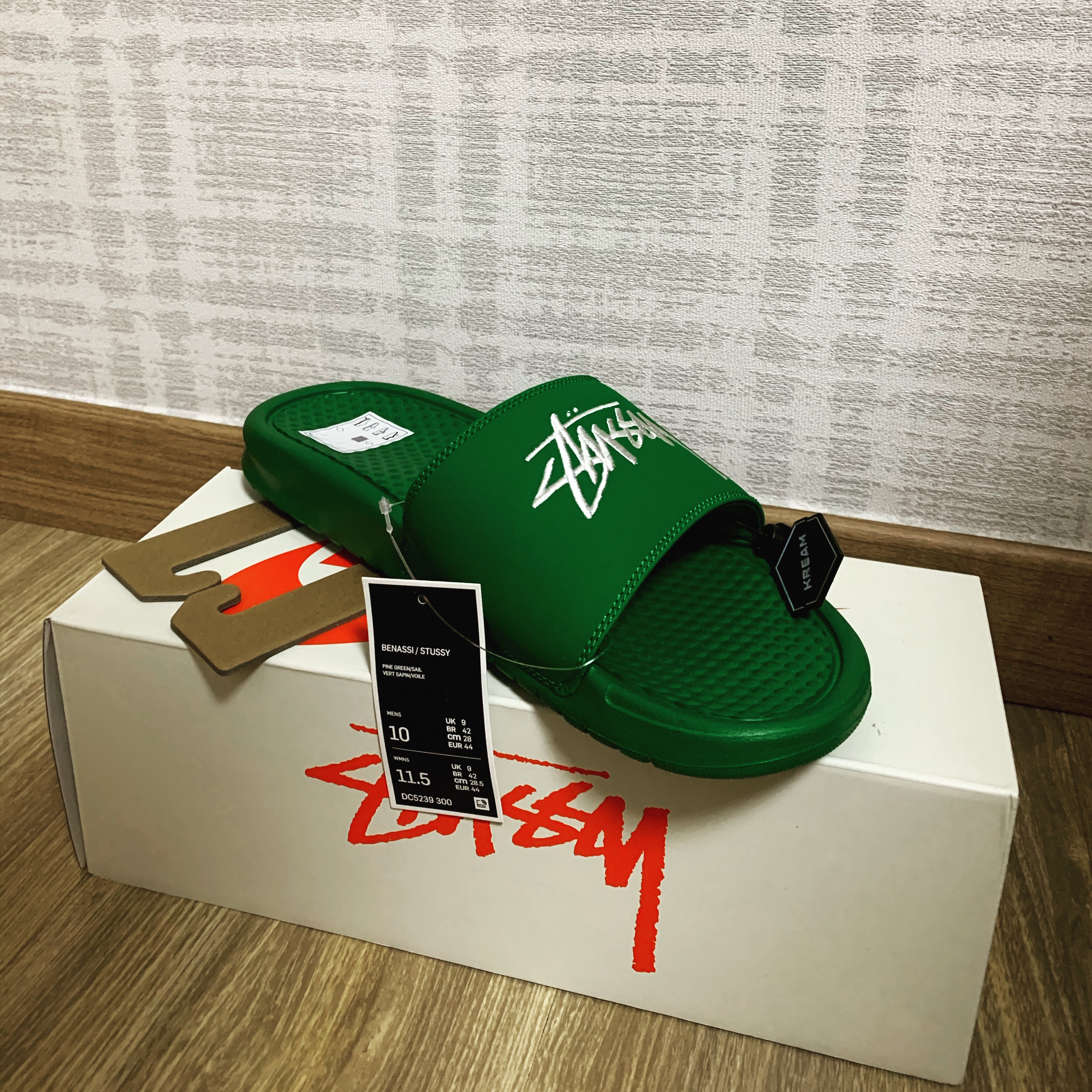 Nike x Stussy Benassi Slide Pine Green 착용 스타일