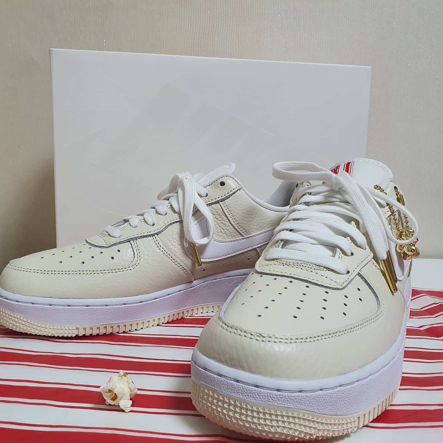 Nike Air Force 1 '07 PRM Popcorn 착용 스타일 - 2