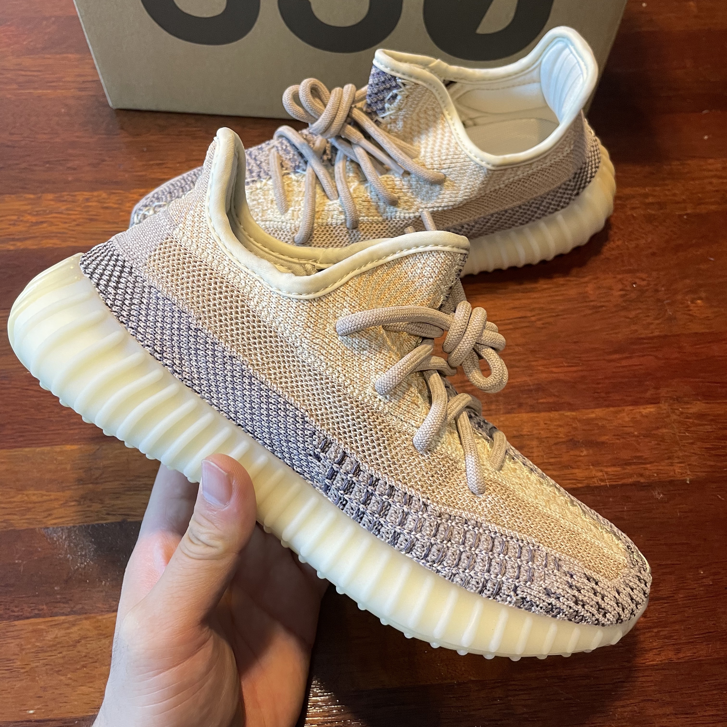 Adidas Yeezy Boost 350 V2 Ash Pearl 착용 스타일