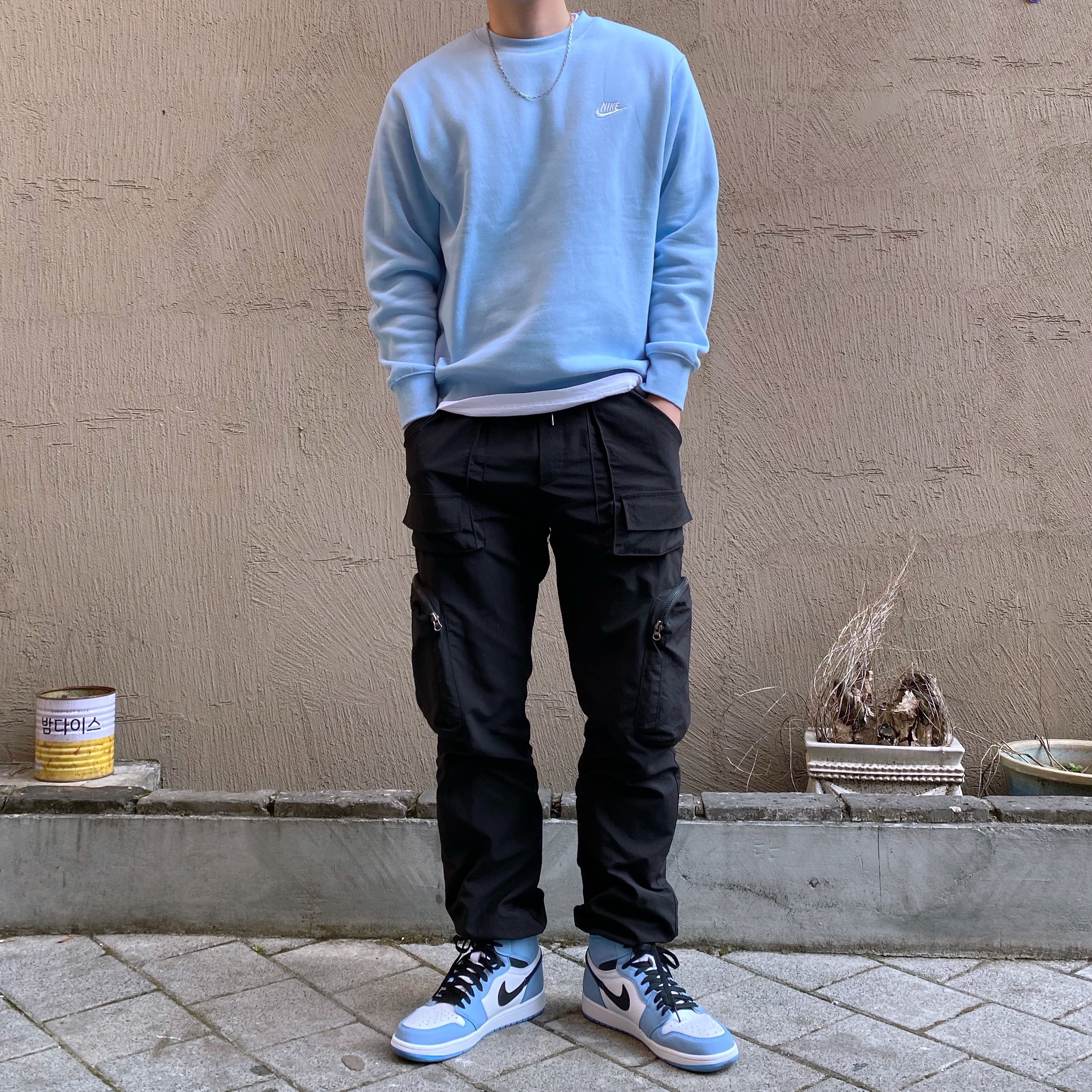 Jordan 1 Retro High OG University Blue 착용 스타일 - 1