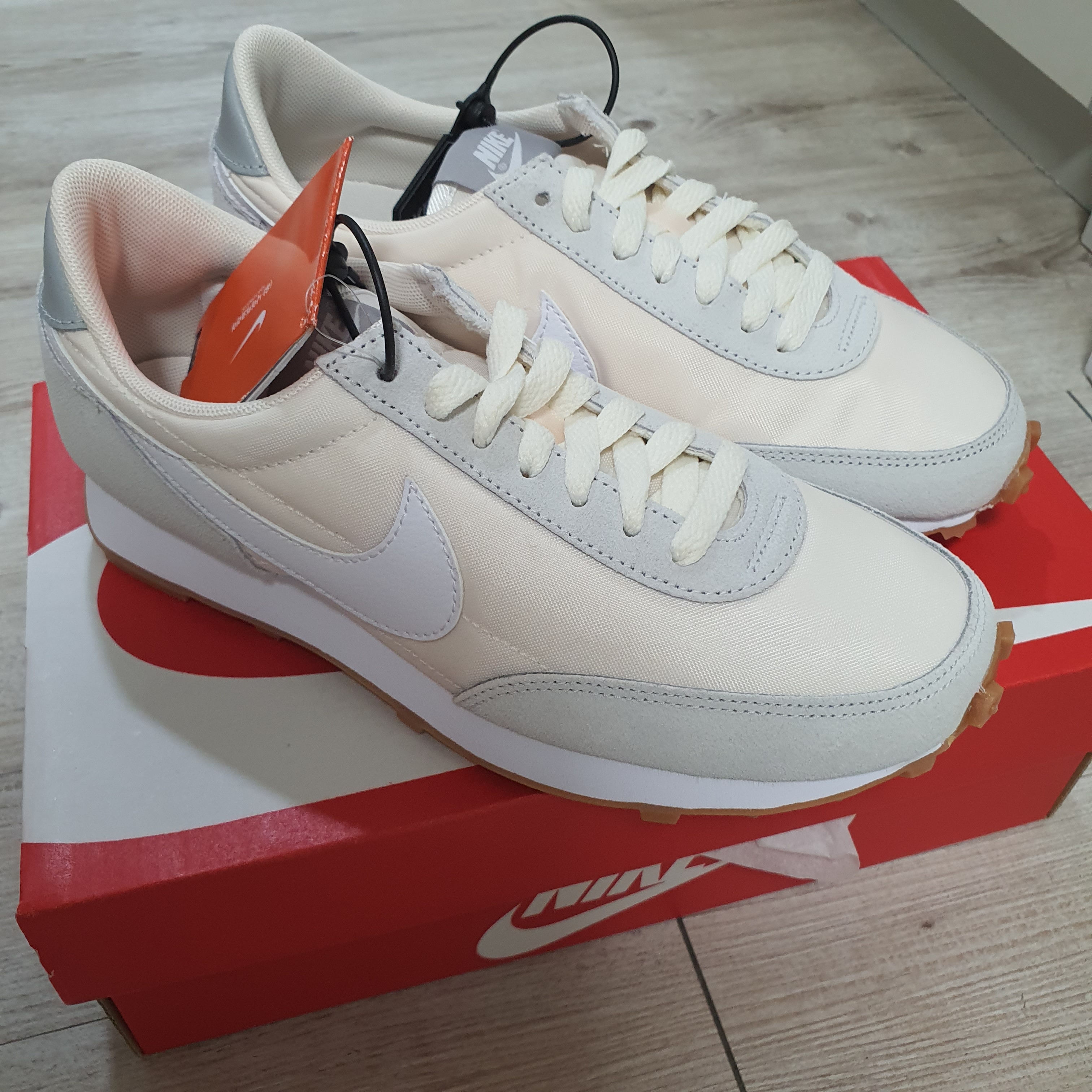 (W) Nike Daybreak Summit White 착용 스타일
