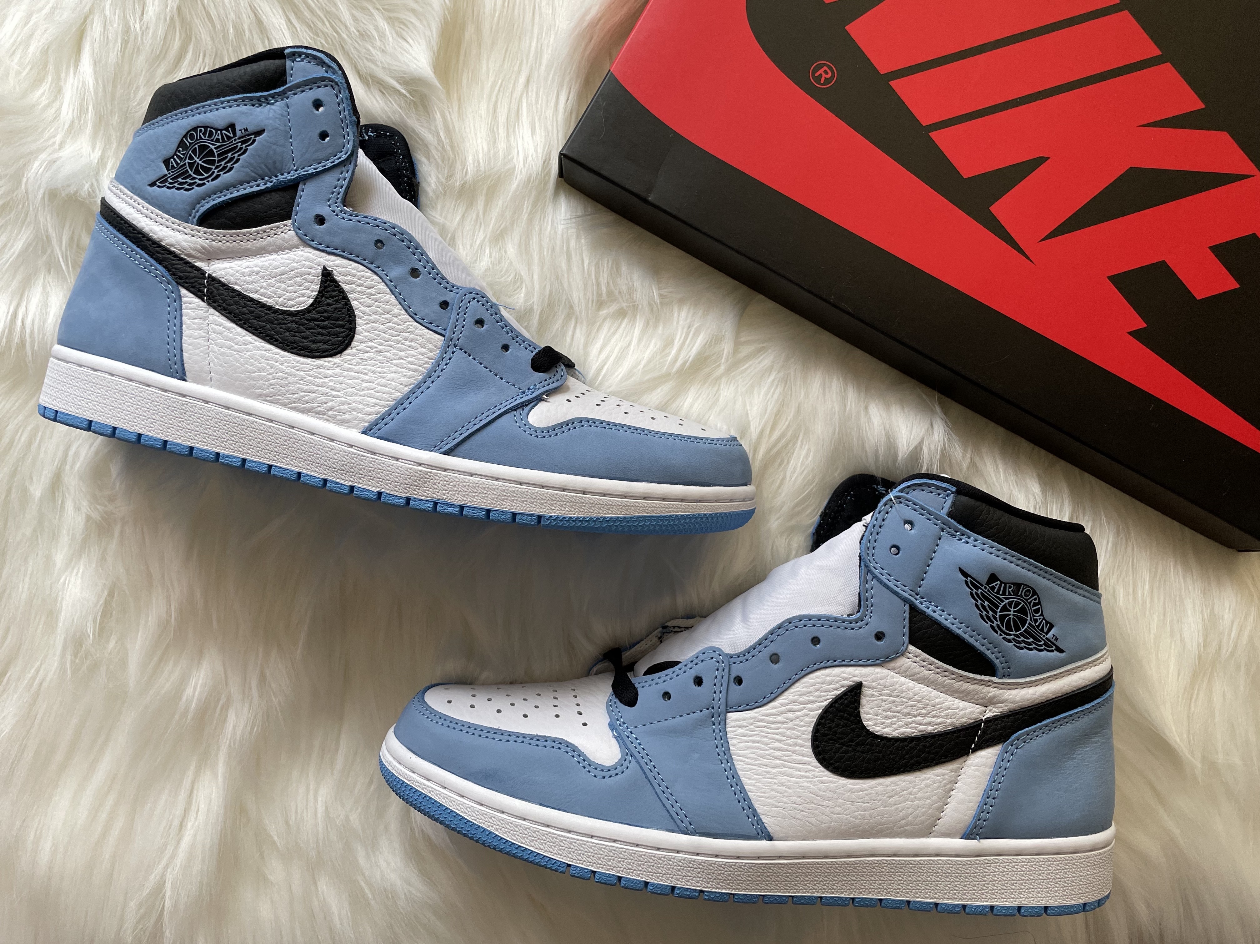 Jordan 1 Retro High OG University Blue 착용 스타일