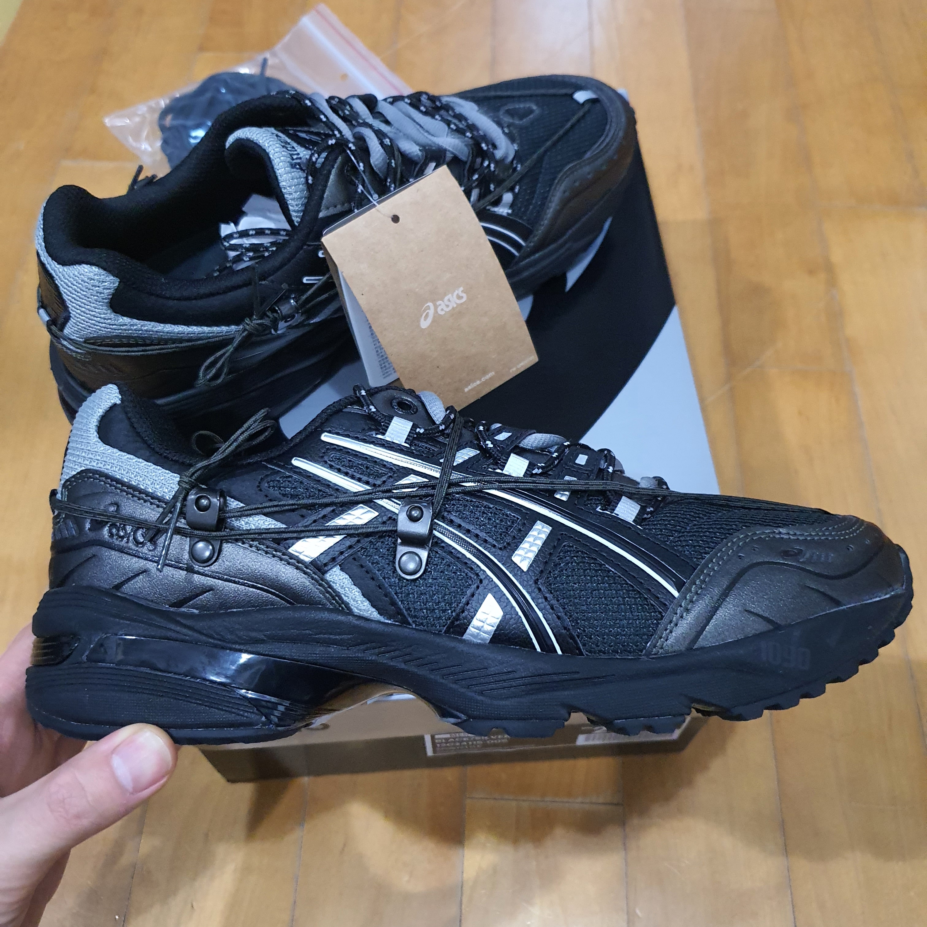 Asics x Andersson Bell Gel-1090 Black Silver 착용 스타일 - 4