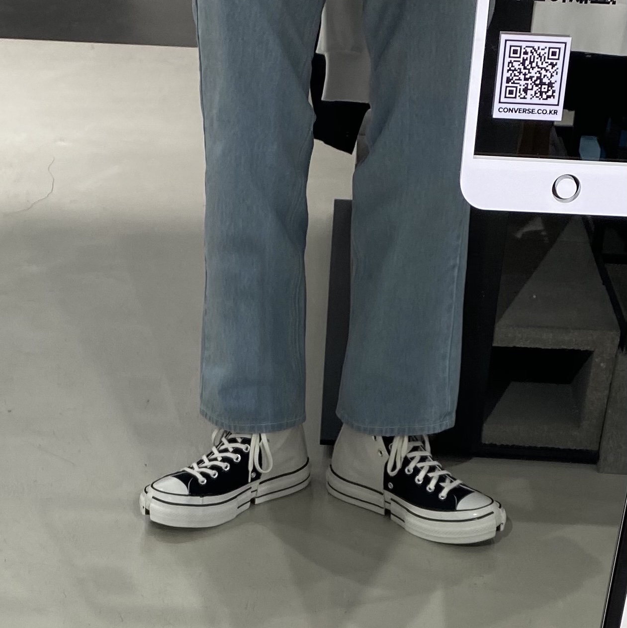 Converse x Feng Chen Wang Chuck 70 2-in-1 Natural Ivory Black 착용 스타일 - 1