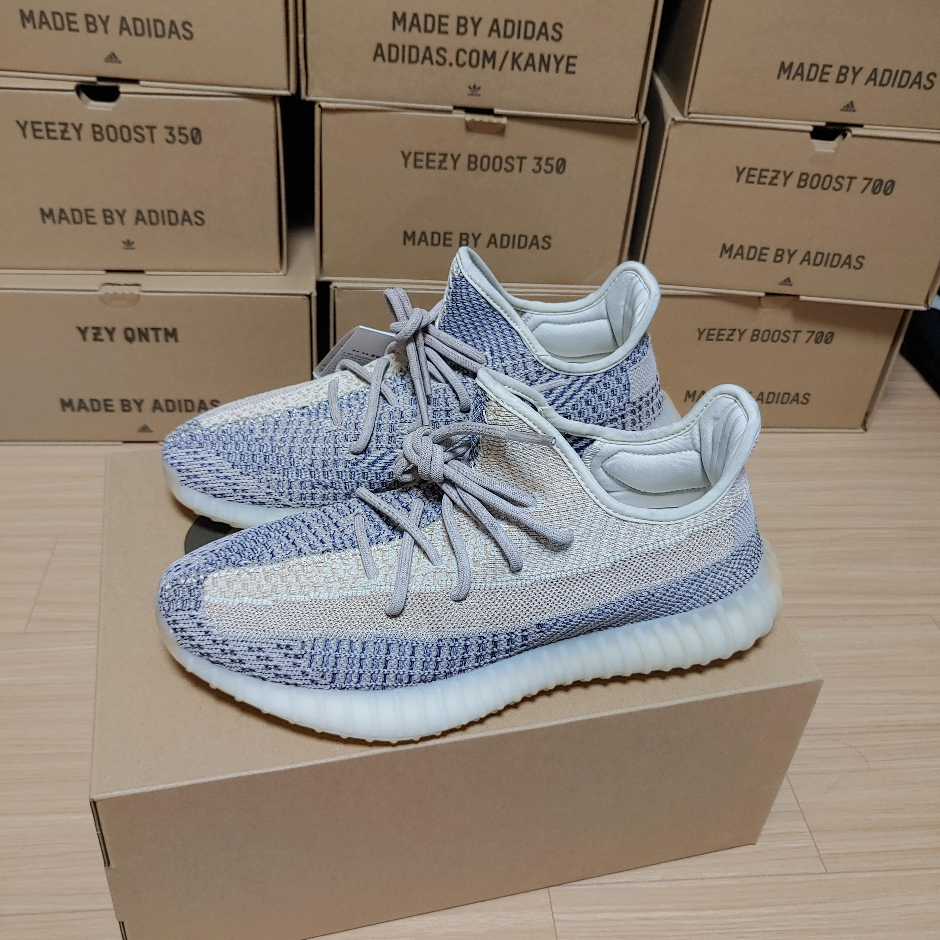 Adidas Yeezy Boost 350 V2 Ash Pearl 착용 스타일 - 5