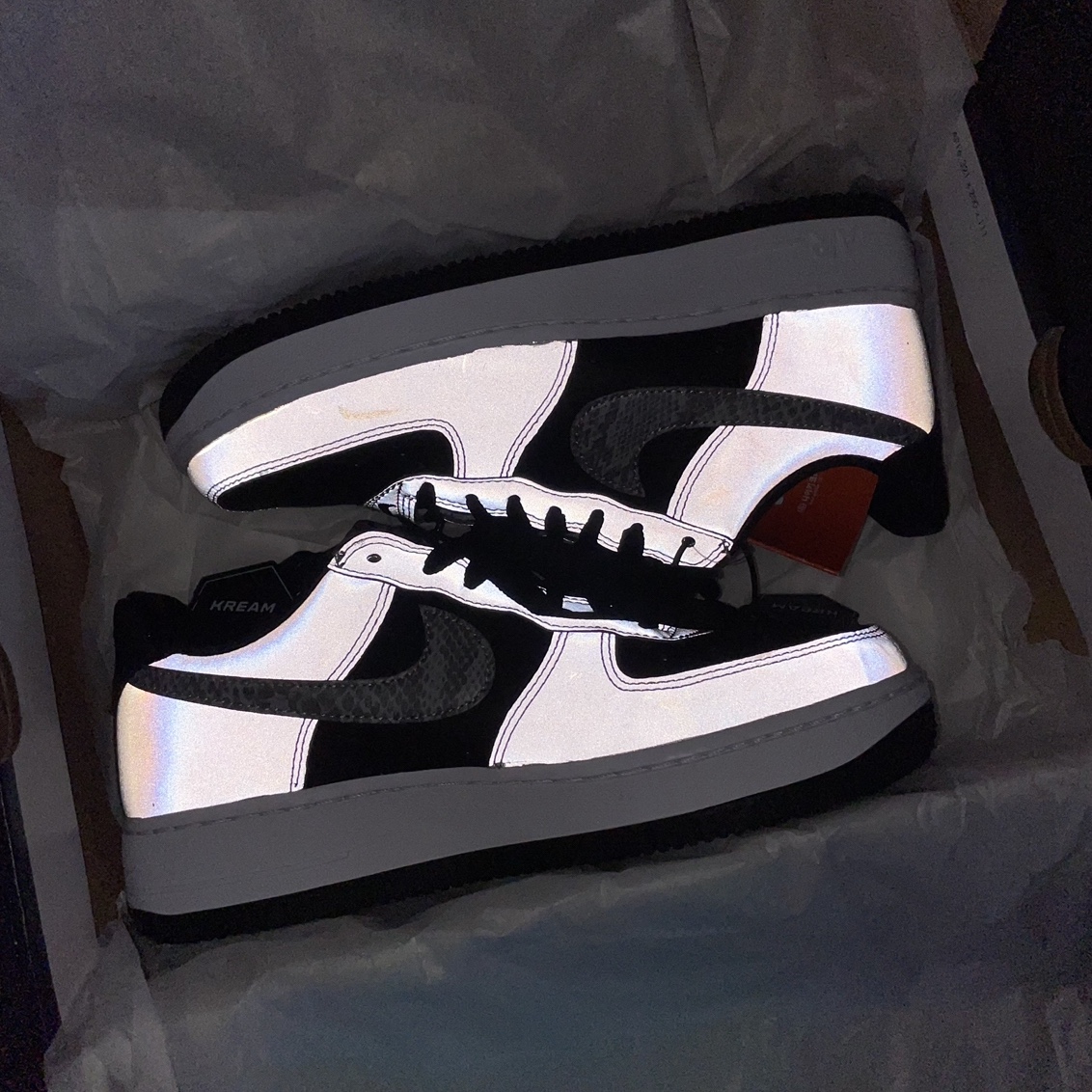 Nike Air Force 1 B Silver Snake 착용 스타일